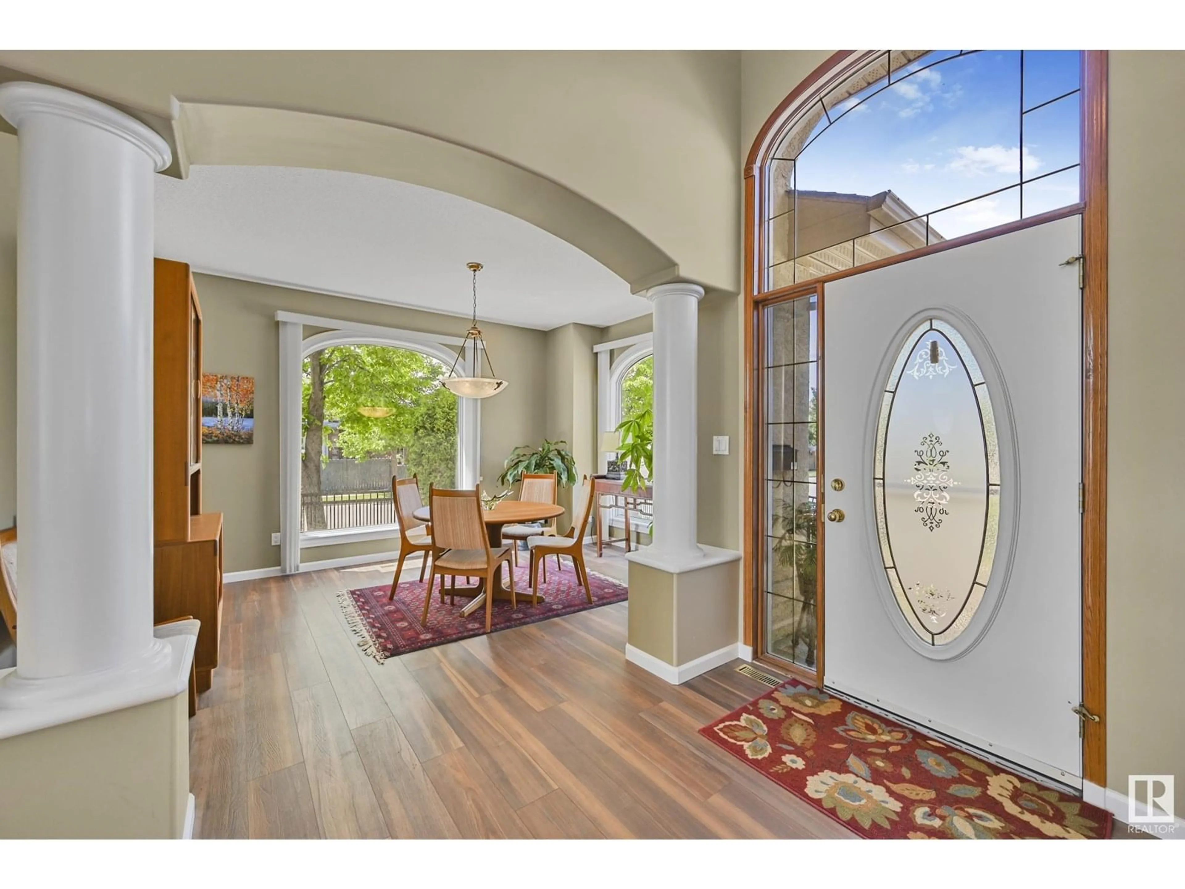 Indoor entryway for 11547 13 AV, Edmonton Alberta T6J7A8