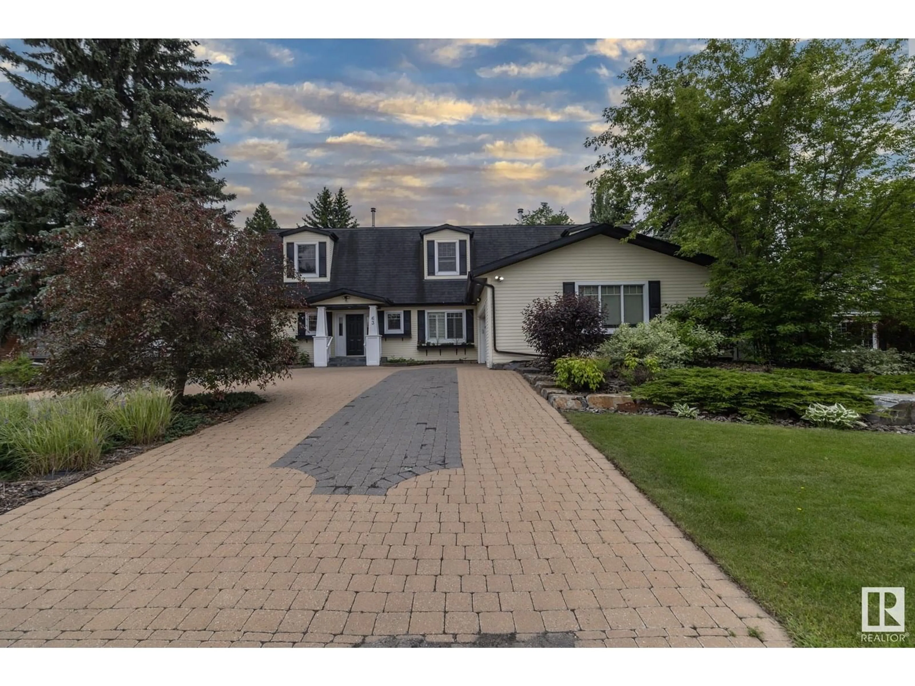 A pic from outside/outdoor area/front of a property/back of a property/a pic from drone, street for 63 FAIRWAY DR, Edmonton Alberta T6J2C2