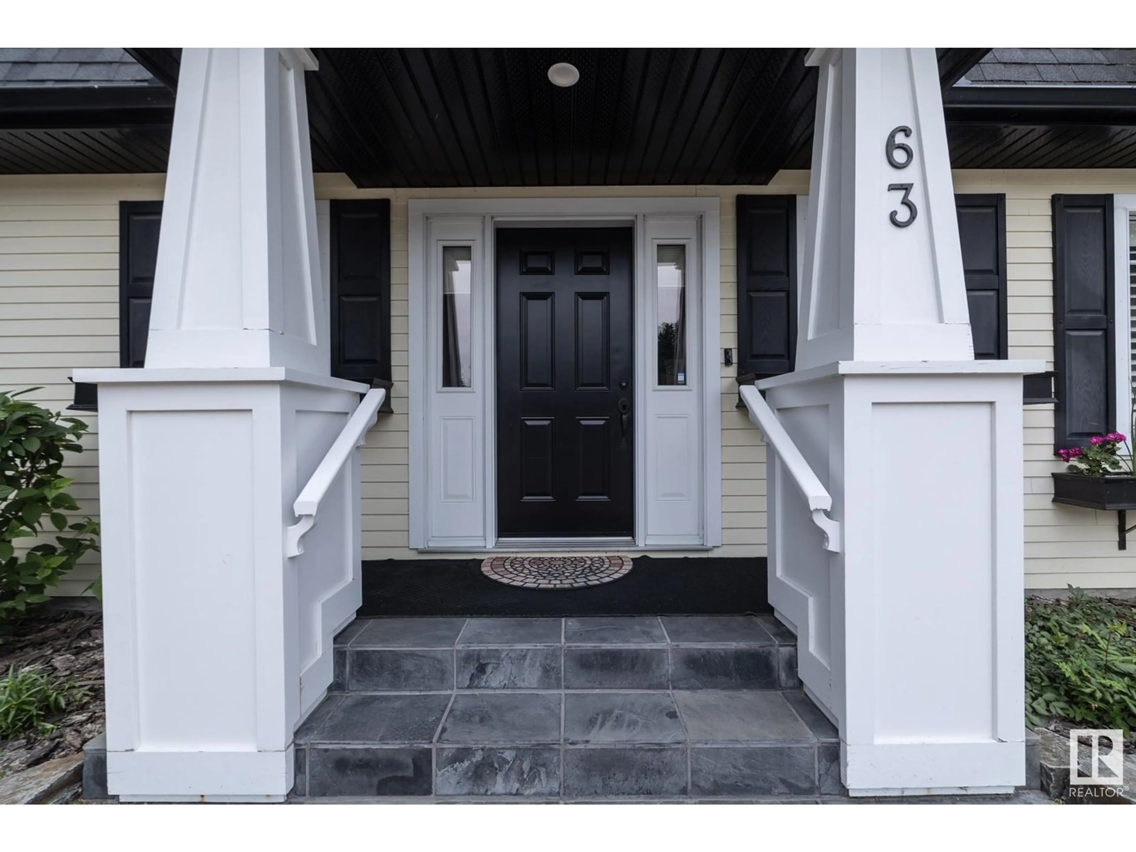 Indoor entryway for 63 FAIRWAY DR, Edmonton Alberta T6J2C2