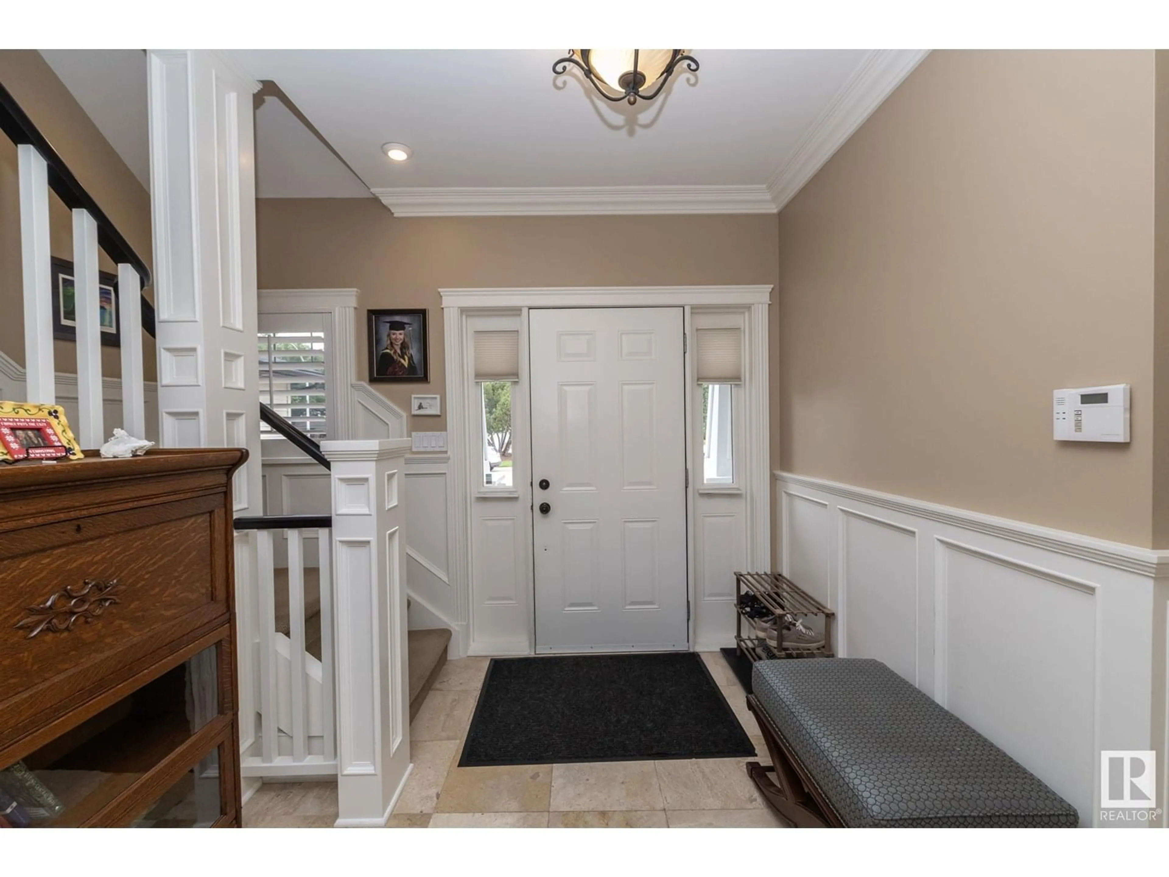 Indoor entryway for 63 FAIRWAY DR, Edmonton Alberta T6J2C2