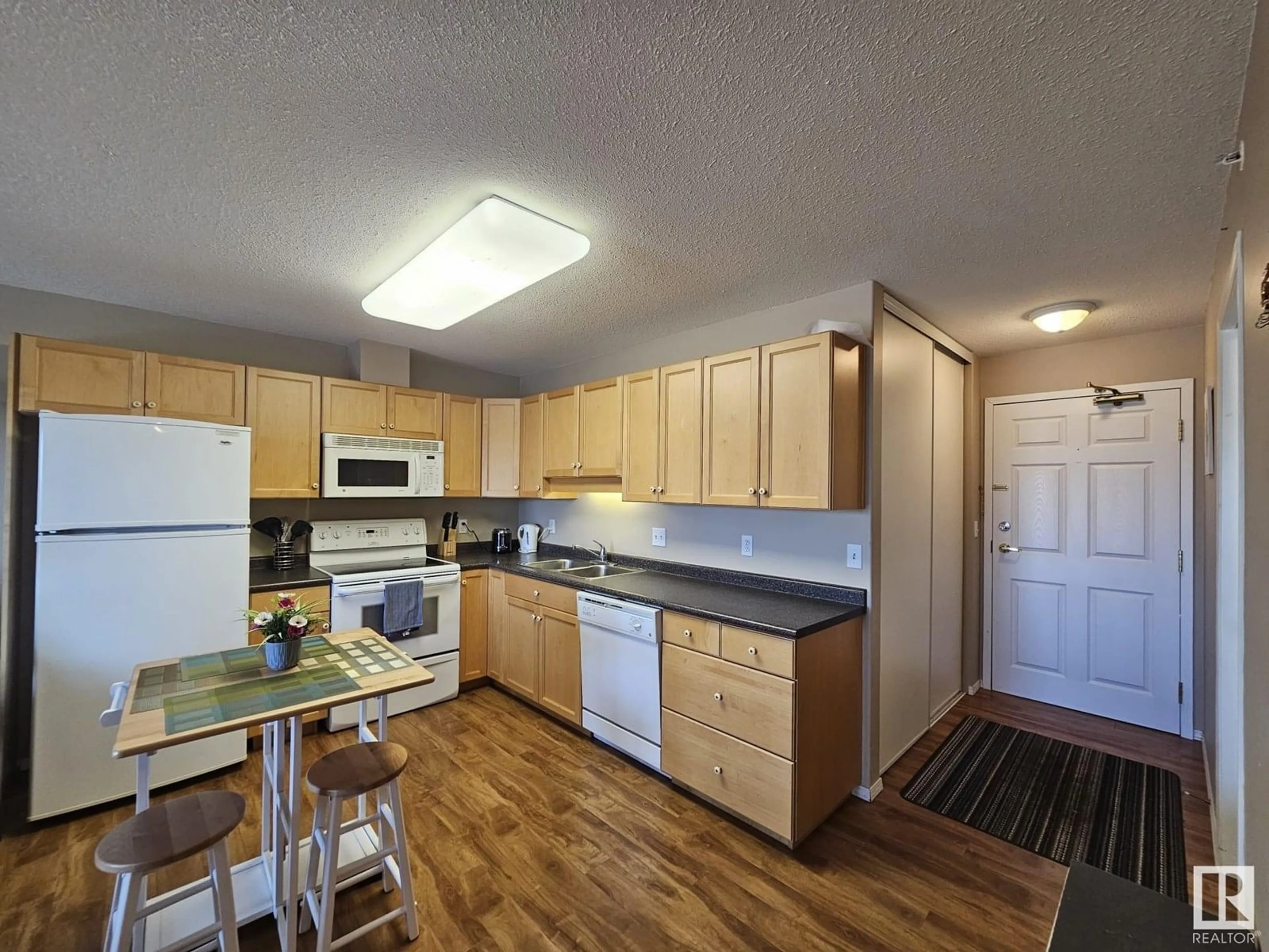 Standard kitchen, unknown for #402 - 4900 54 AV, Drayton Valley Alberta T7A1V8