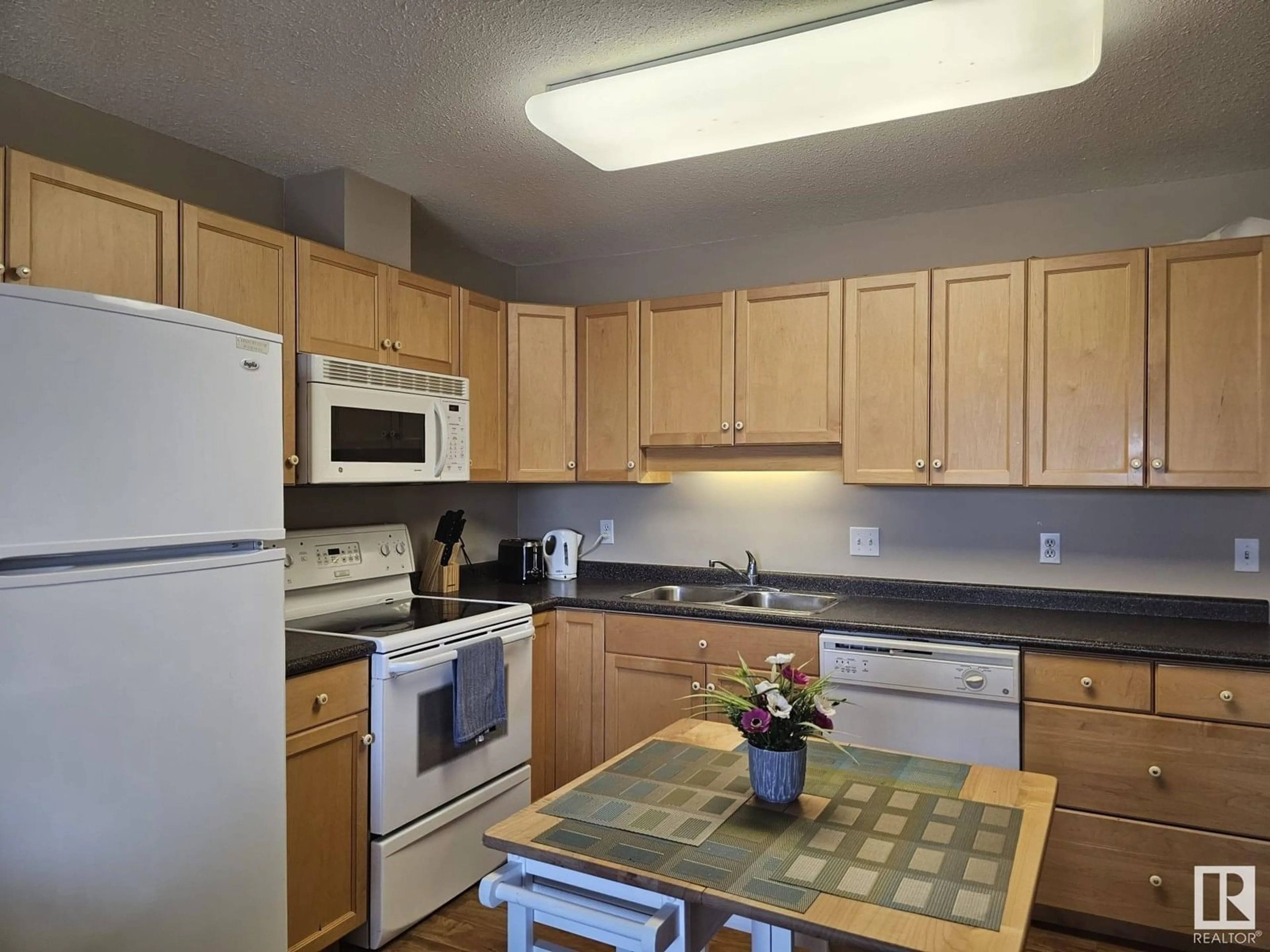 Standard kitchen, unknown for #402 - 4900 54 AV, Drayton Valley Alberta T7A1V8