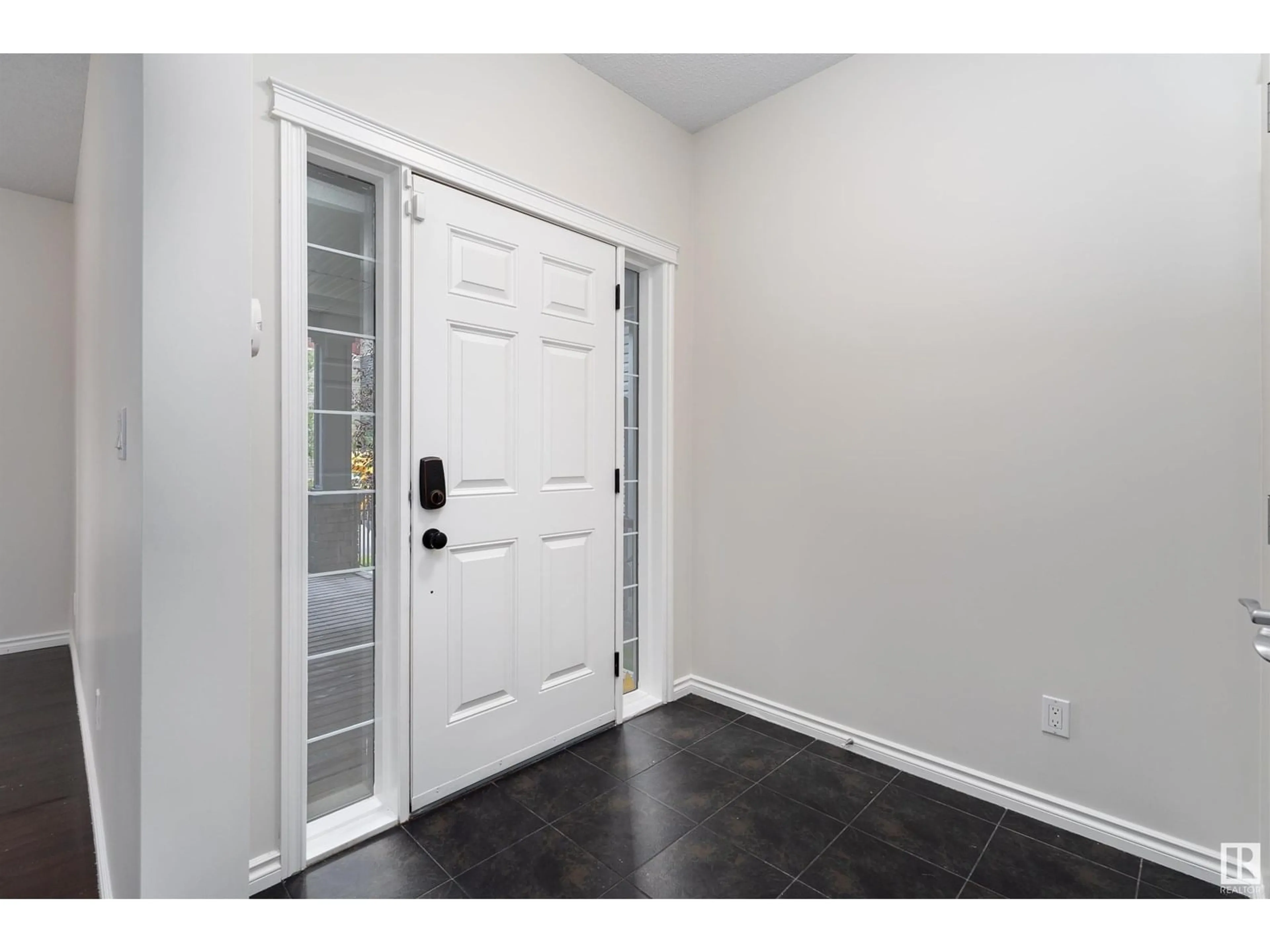 Indoor entryway for 1075 MCCONACHIE BV, Edmonton Alberta T5Y0P7