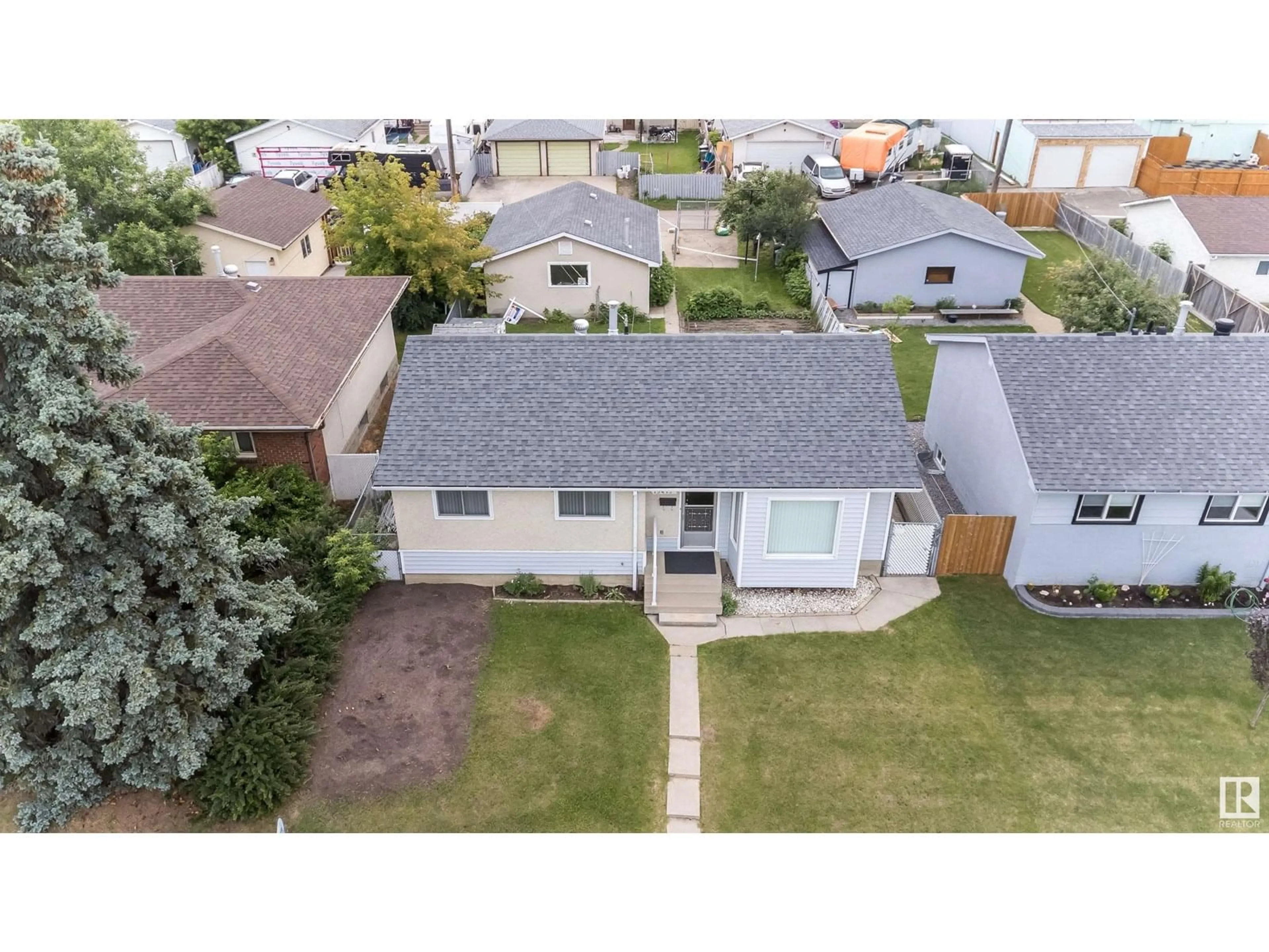 A pic from outside/outdoor area/front of a property/back of a property/a pic from drone, street for NW - 13415 67 ST, Edmonton Alberta T5C0C6