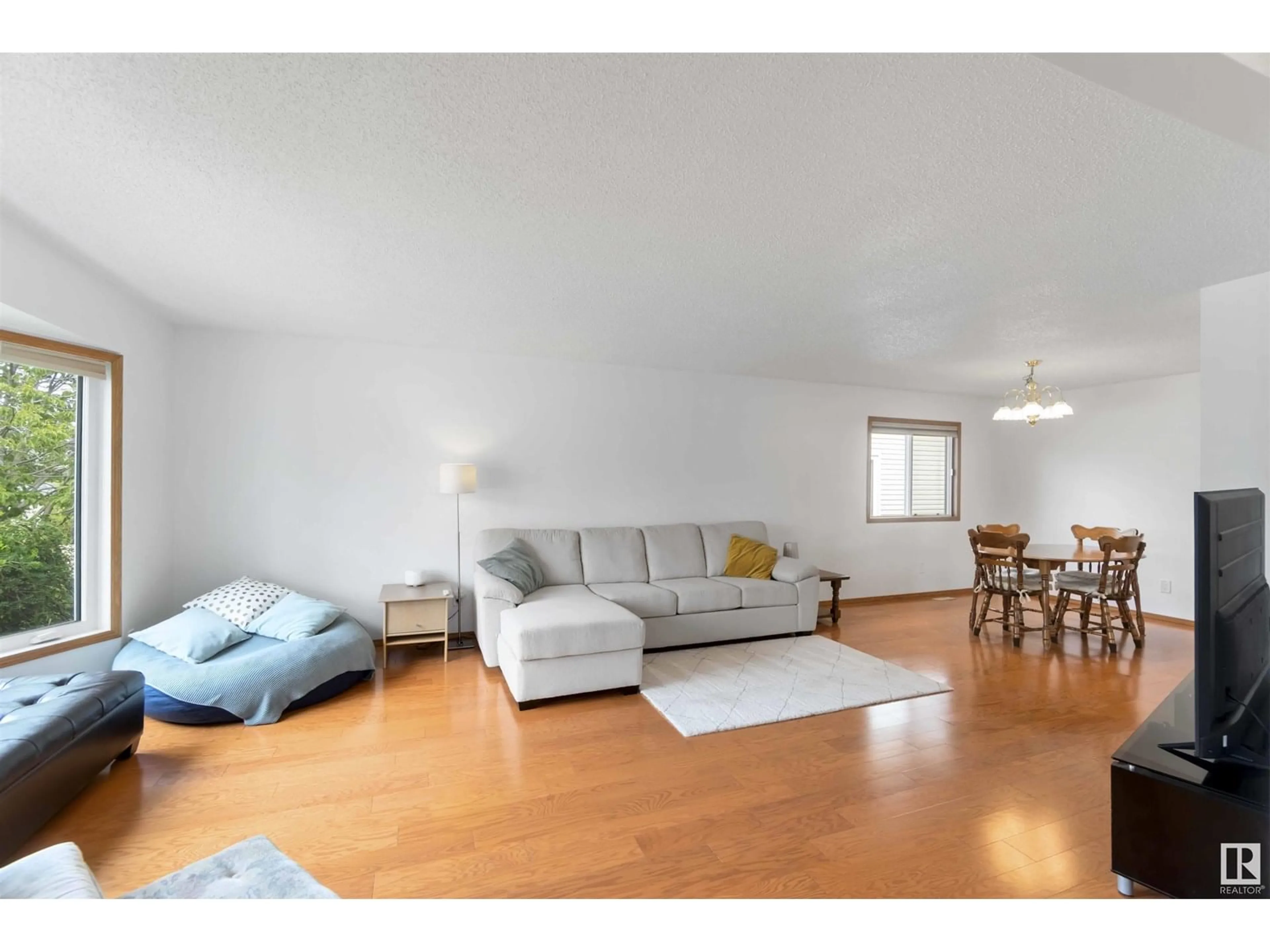 Living room with furniture, unknown for 5307 139 AV, Edmonton Alberta T5A4R4