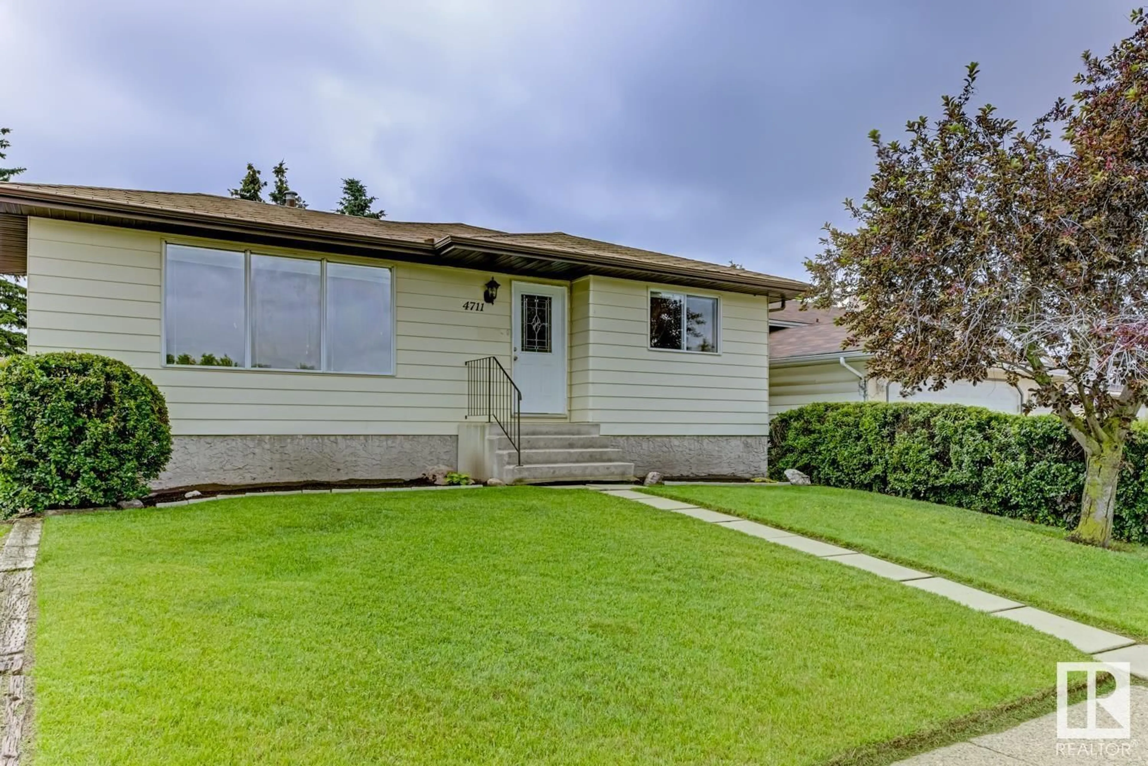 Home with vinyl exterior material, street for 4711 38A AV, Edmonton Alberta T6L5B6