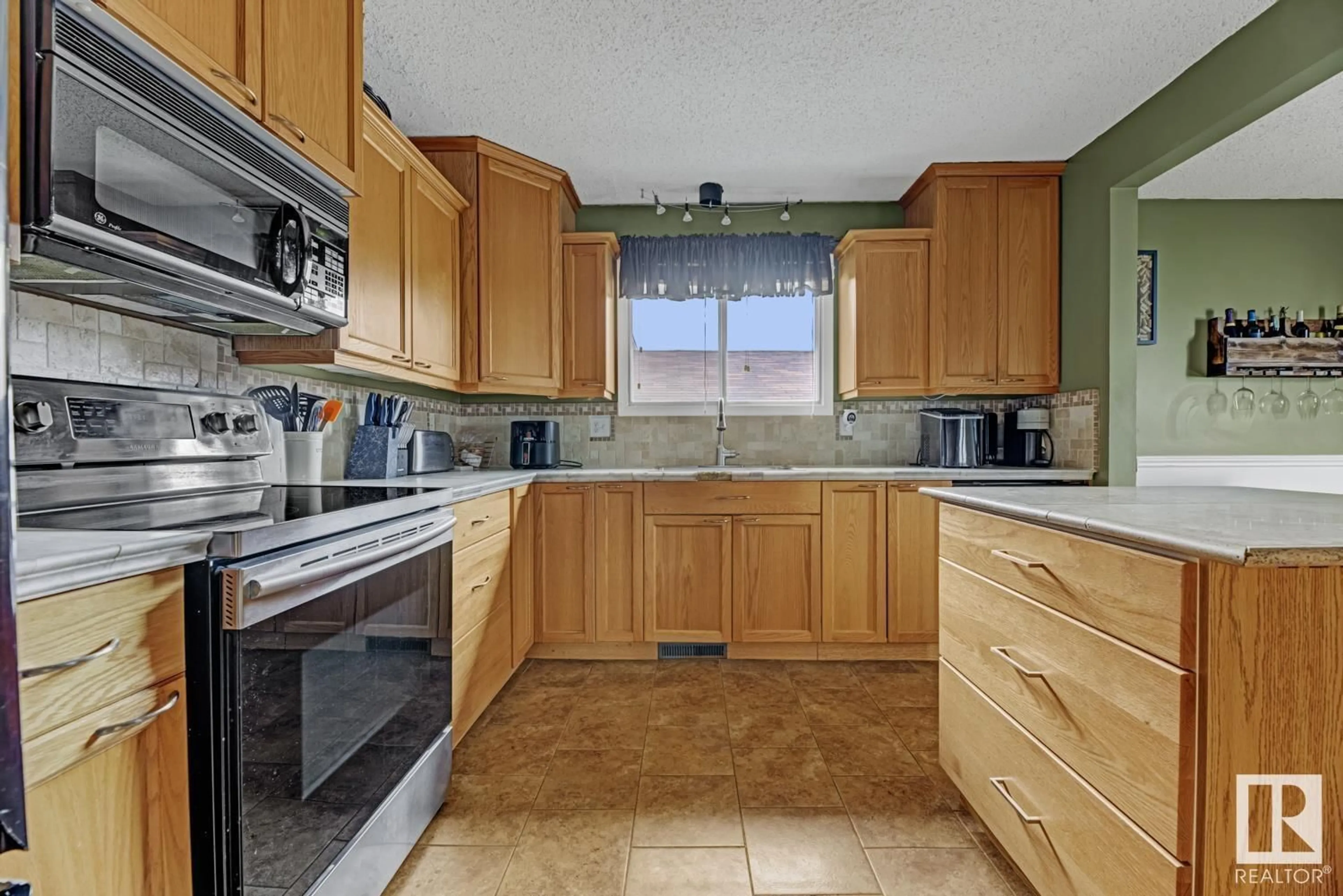 Standard kitchen, ceramic/tile floor for 4711 38A AV, Edmonton Alberta T6L5B6