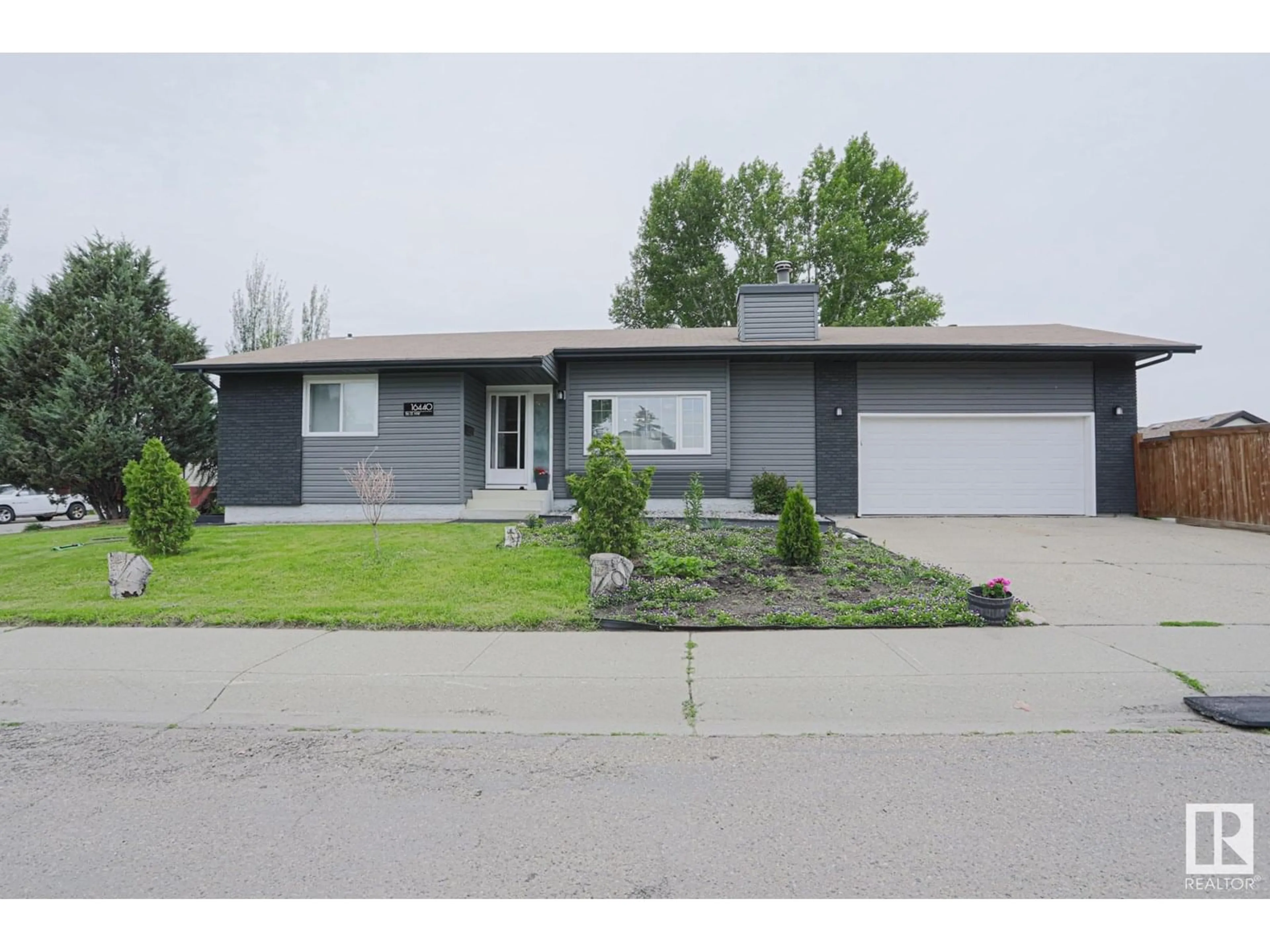 Home with vinyl exterior material, street for NW - 16440 116 ST, Edmonton Alberta T5X3T8