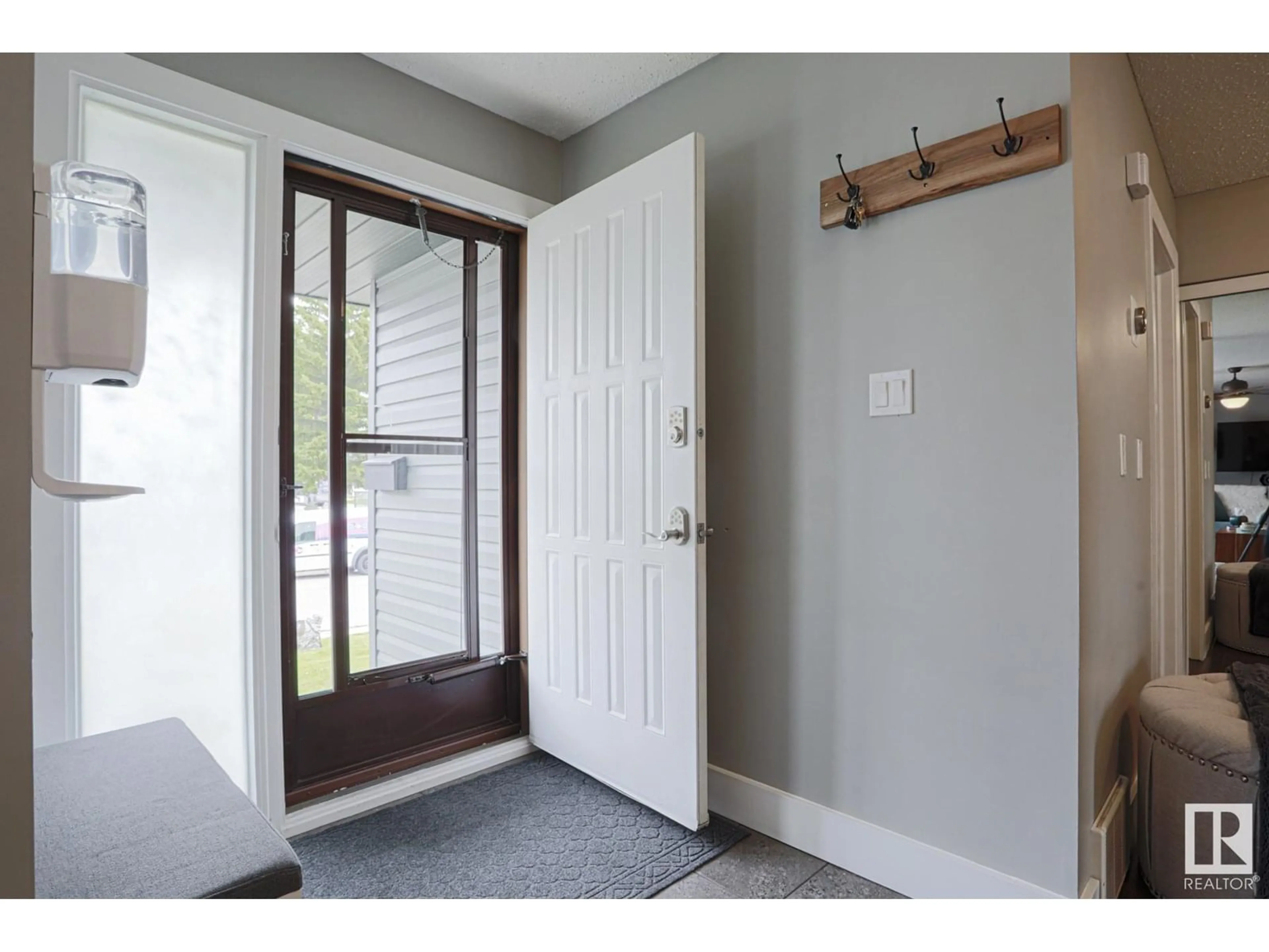 Indoor entryway for NW - 16440 116 ST, Edmonton Alberta T5X3T8