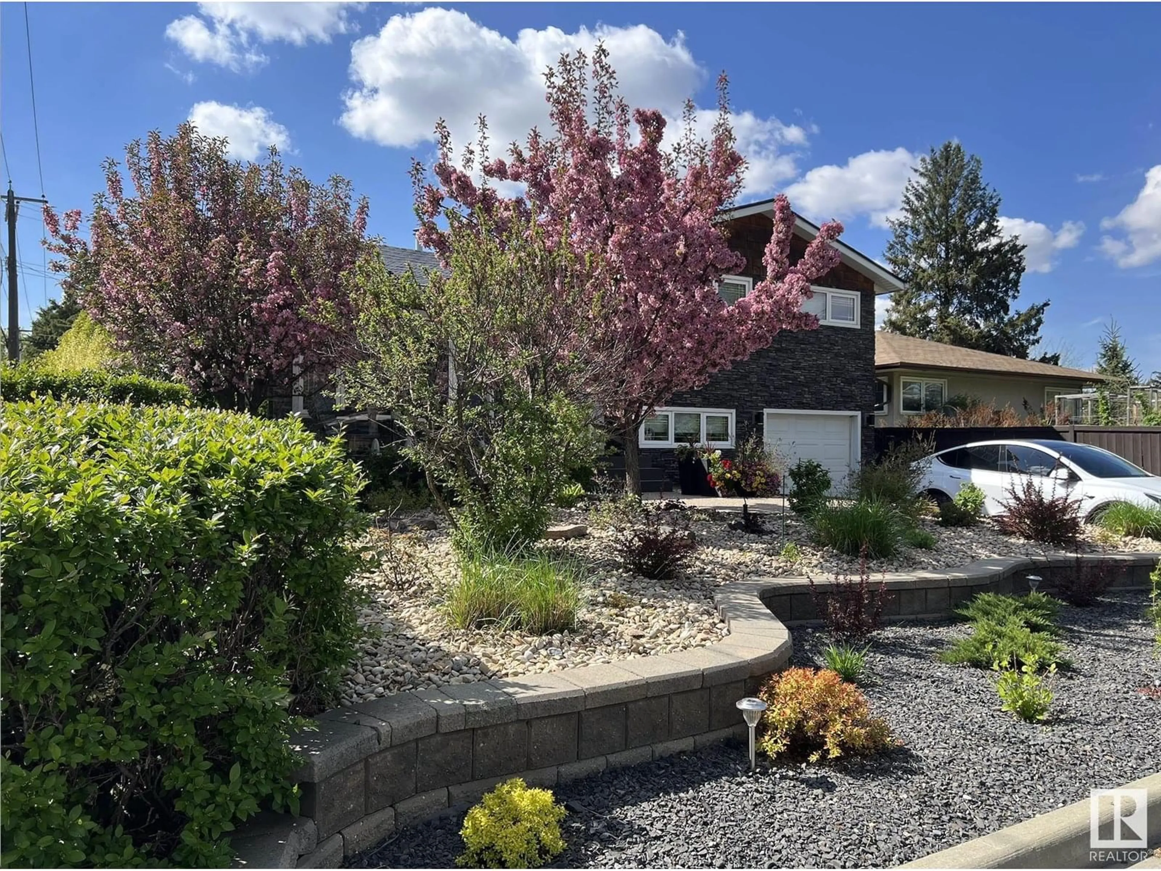 A pic from outside/outdoor area/front of a property/back of a property/a pic from drone, street for 9046 142 ST, Edmonton Alberta T5R0M5