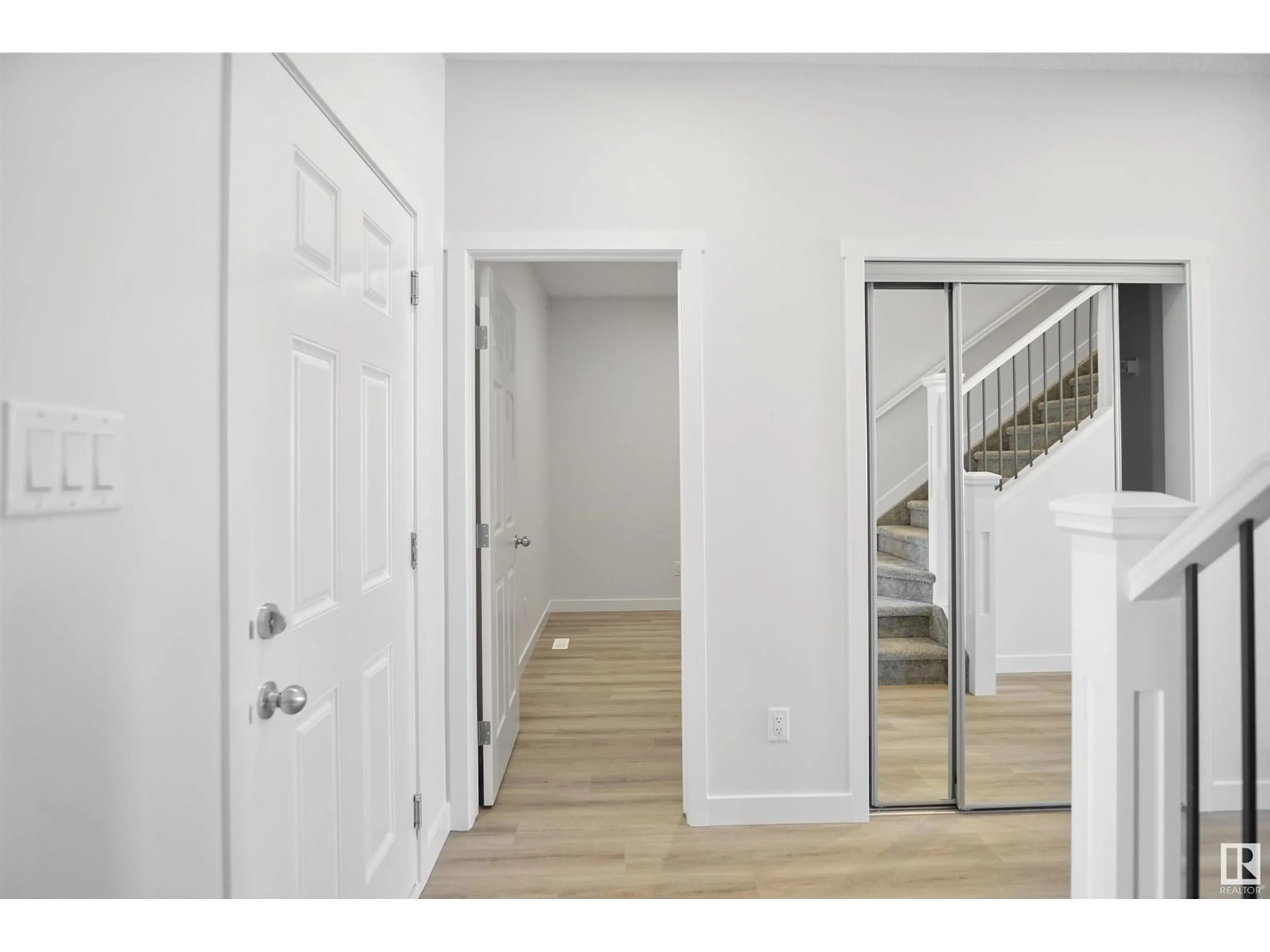 Indoor entryway for 20948 16 AV, Edmonton Alberta T6M1P9