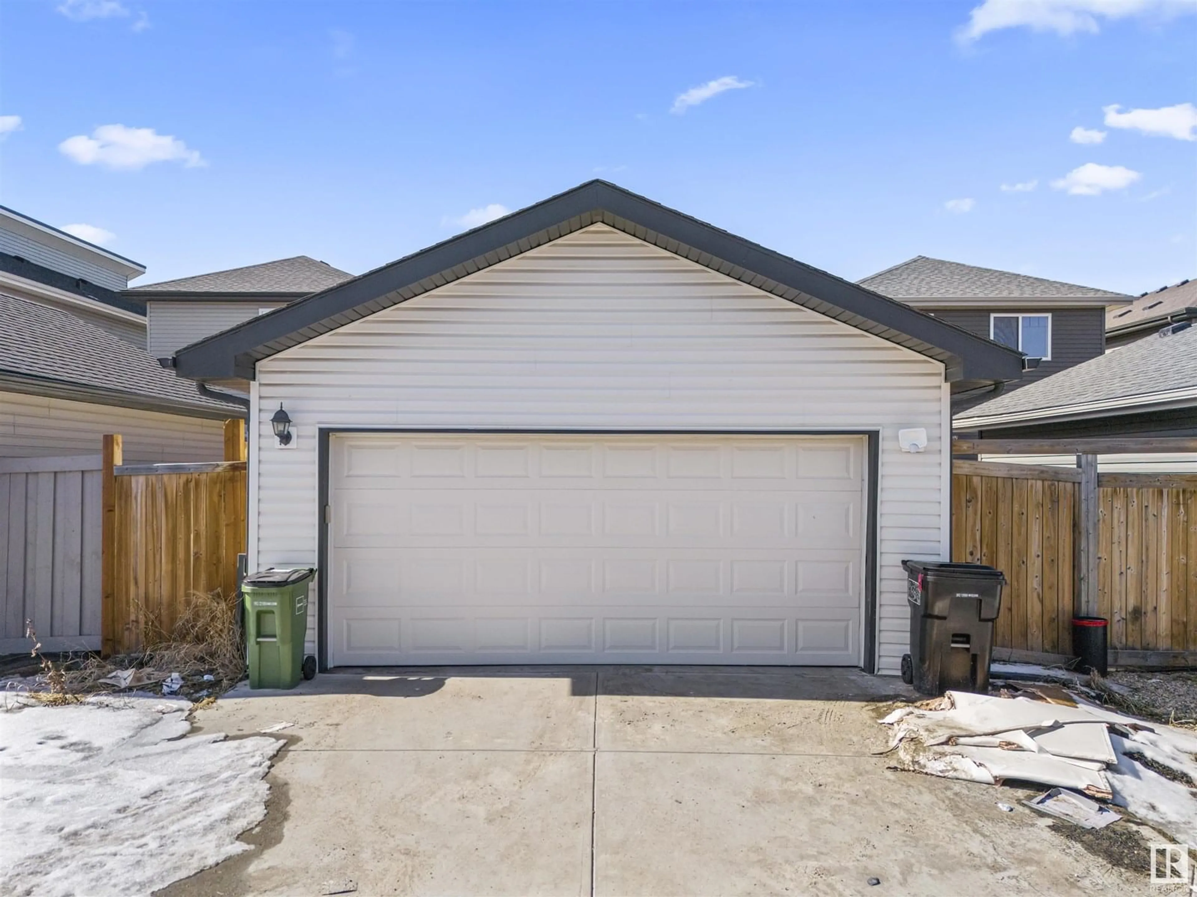 Indoor garage for 6933 CARDINAL WD, Edmonton Alberta T6W2Y3