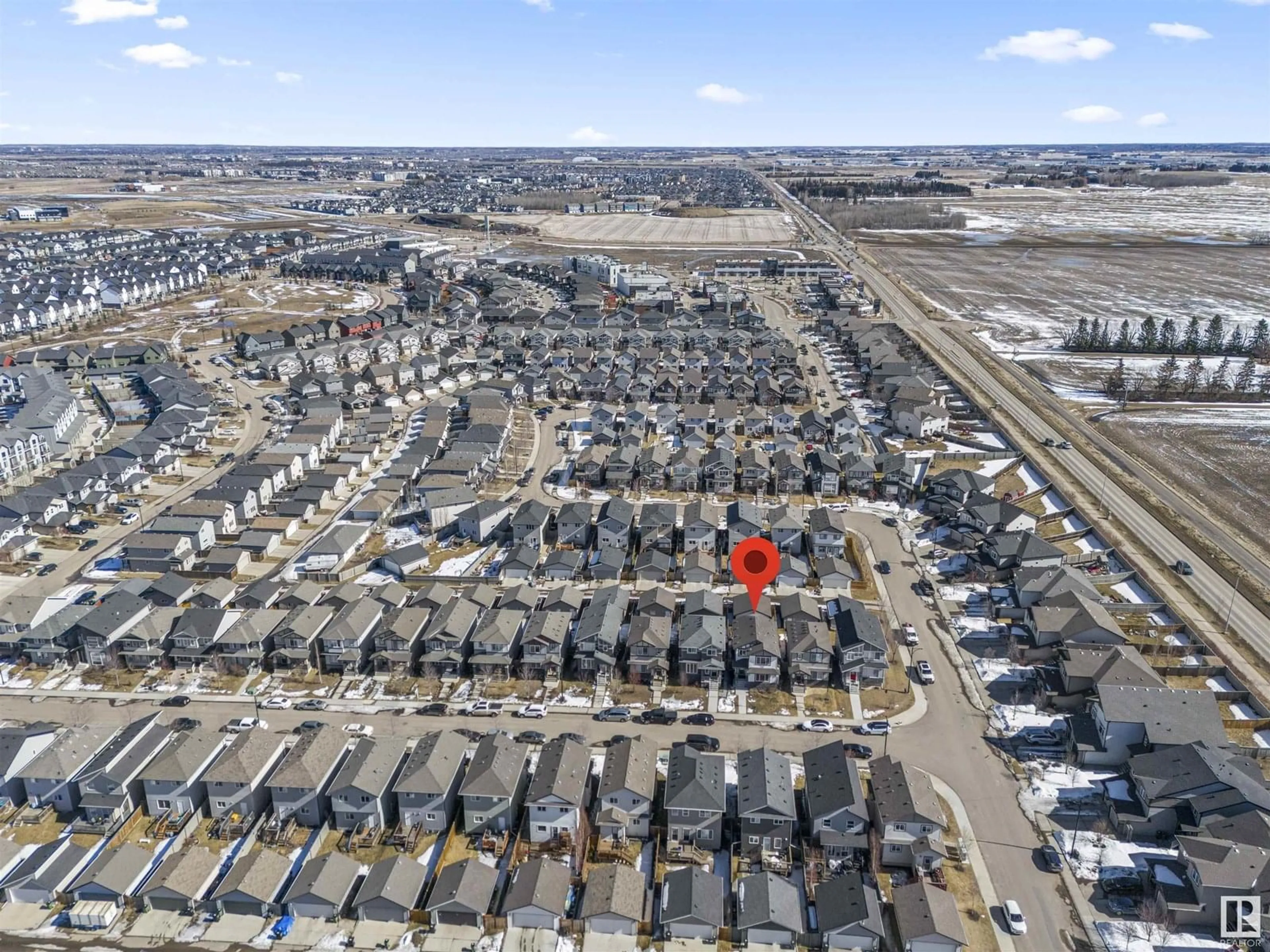 A pic from outside/outdoor area/front of a property/back of a property/a pic from drone, street for 6933 CARDINAL WD, Edmonton Alberta T6W2Y3