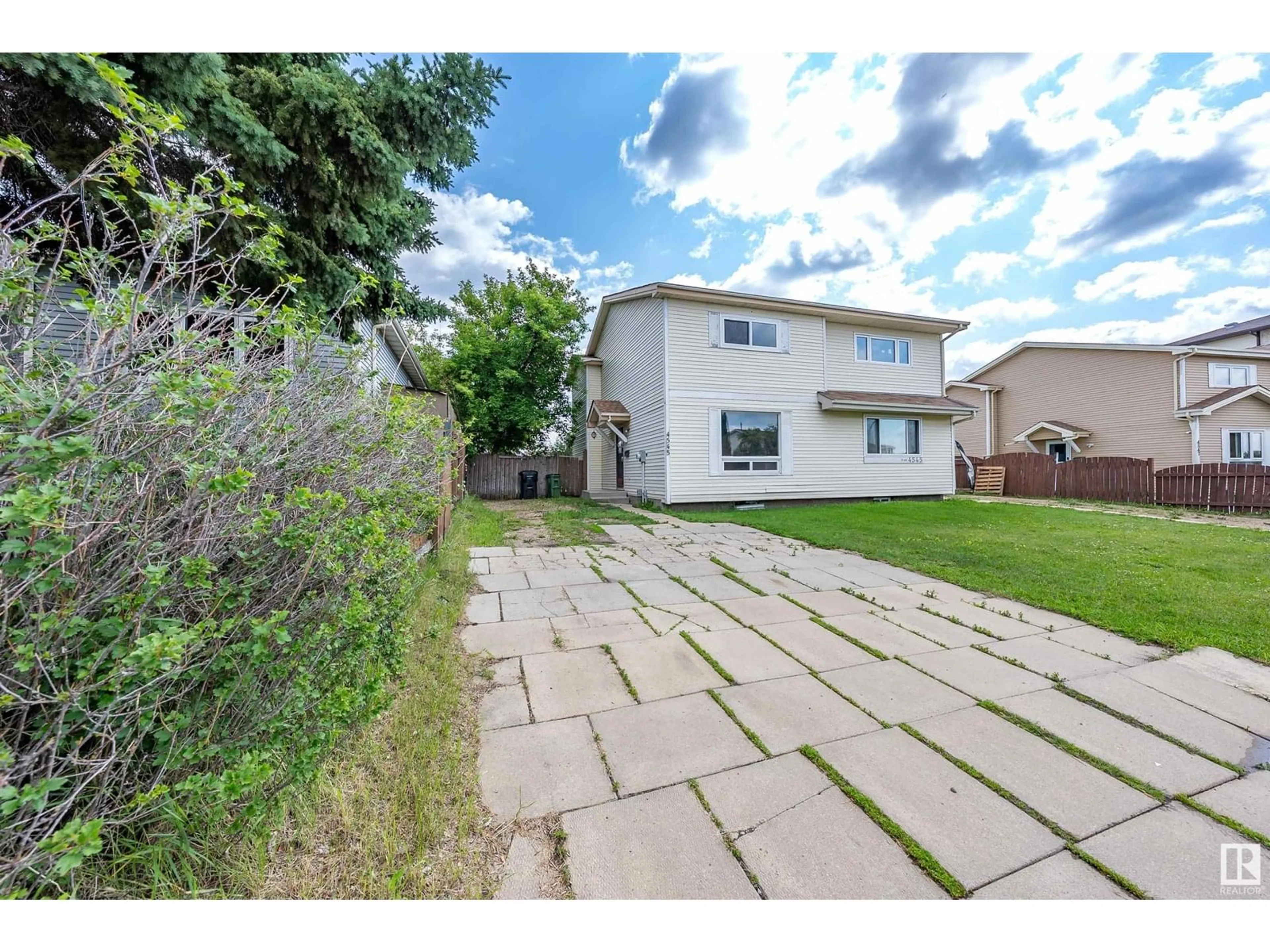 A pic from outside/outdoor area/front of a property/back of a property/a pic from drone, street for 4543 32 AVENUE AVENUE, Edmonton Alberta T6L6C3