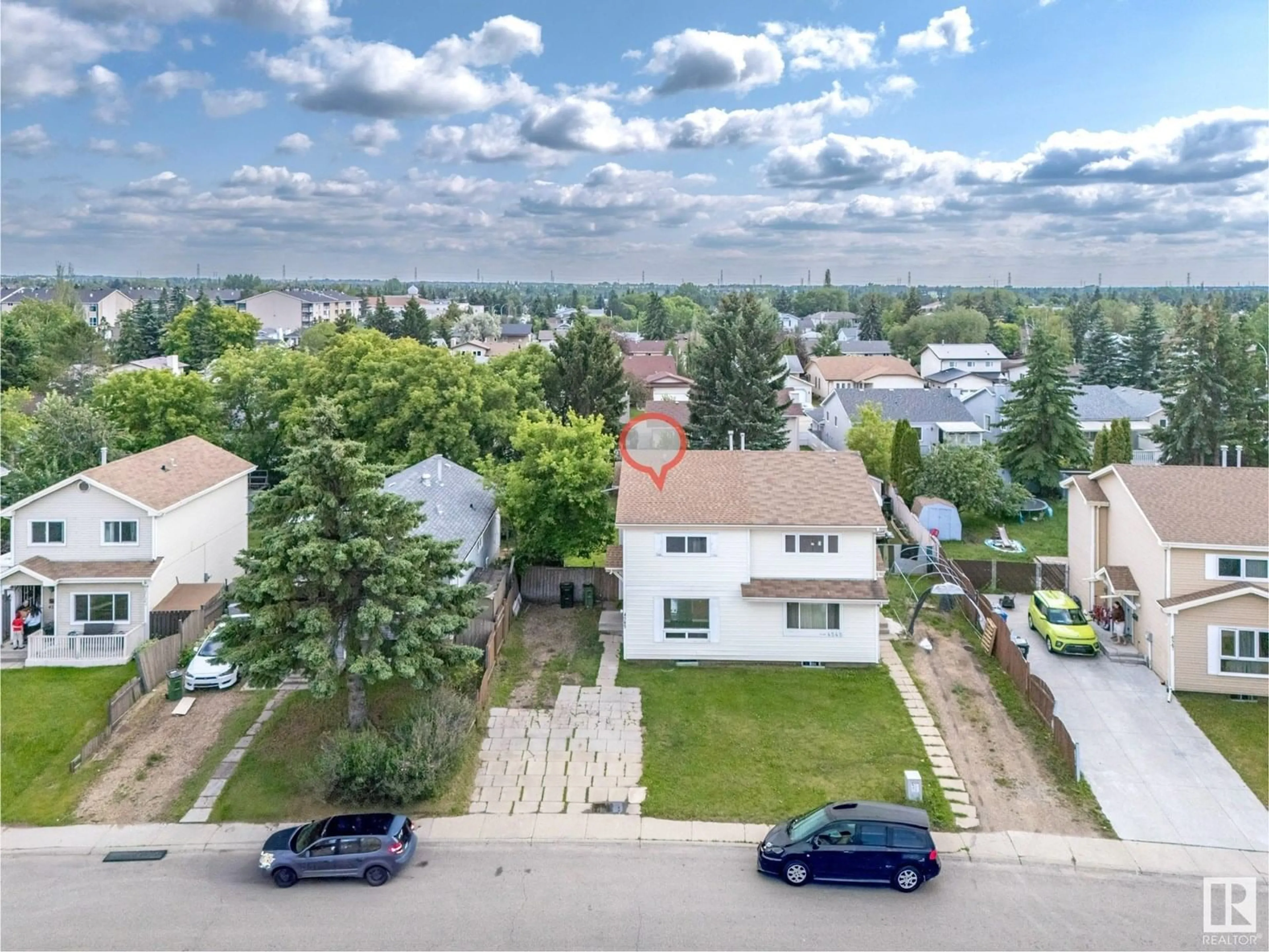 A pic from outside/outdoor area/front of a property/back of a property/a pic from drone, street for 4543 32 AVENUE AVENUE, Edmonton Alberta T6L6C3