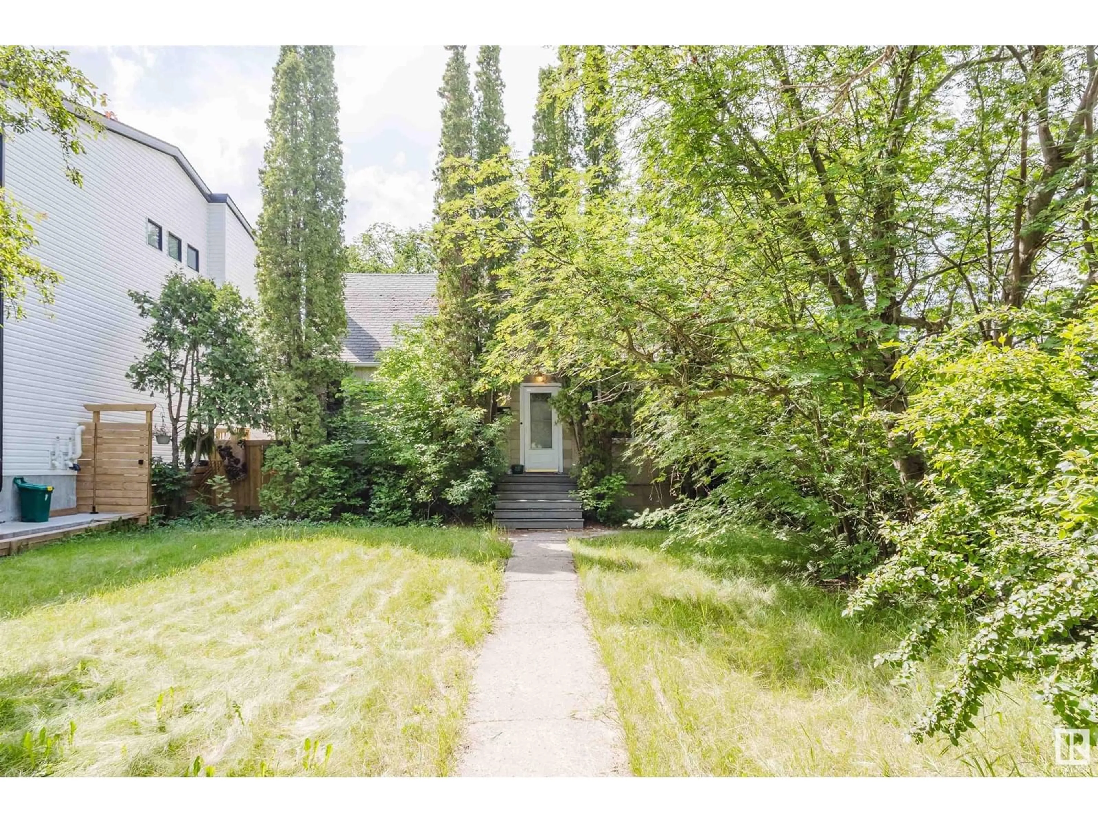 A pic from outside/outdoor area/front of a property/back of a property/a pic from drone, street for 7230 112 ST, Edmonton Alberta T6G1J3