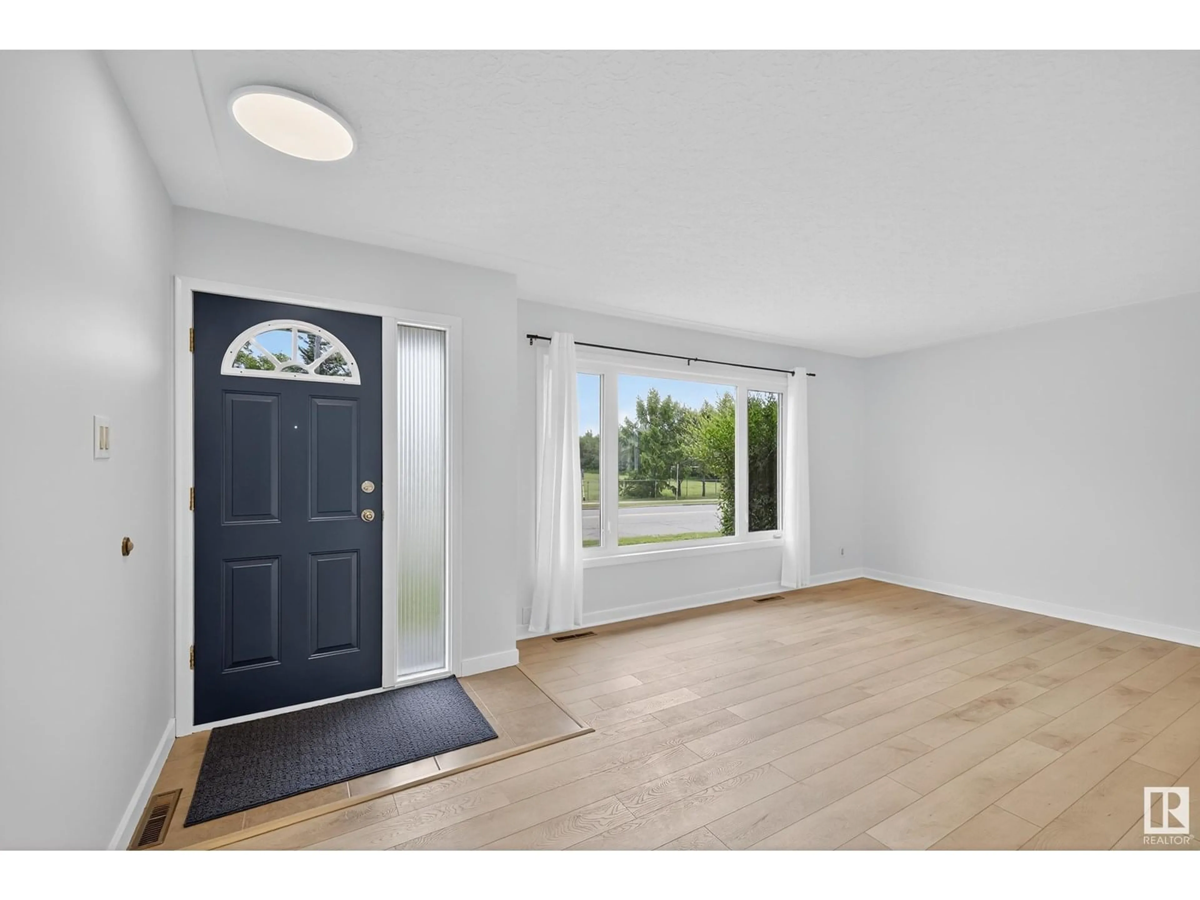 Indoor entryway for 8306 156 ST, Edmonton Alberta T5R1Y4