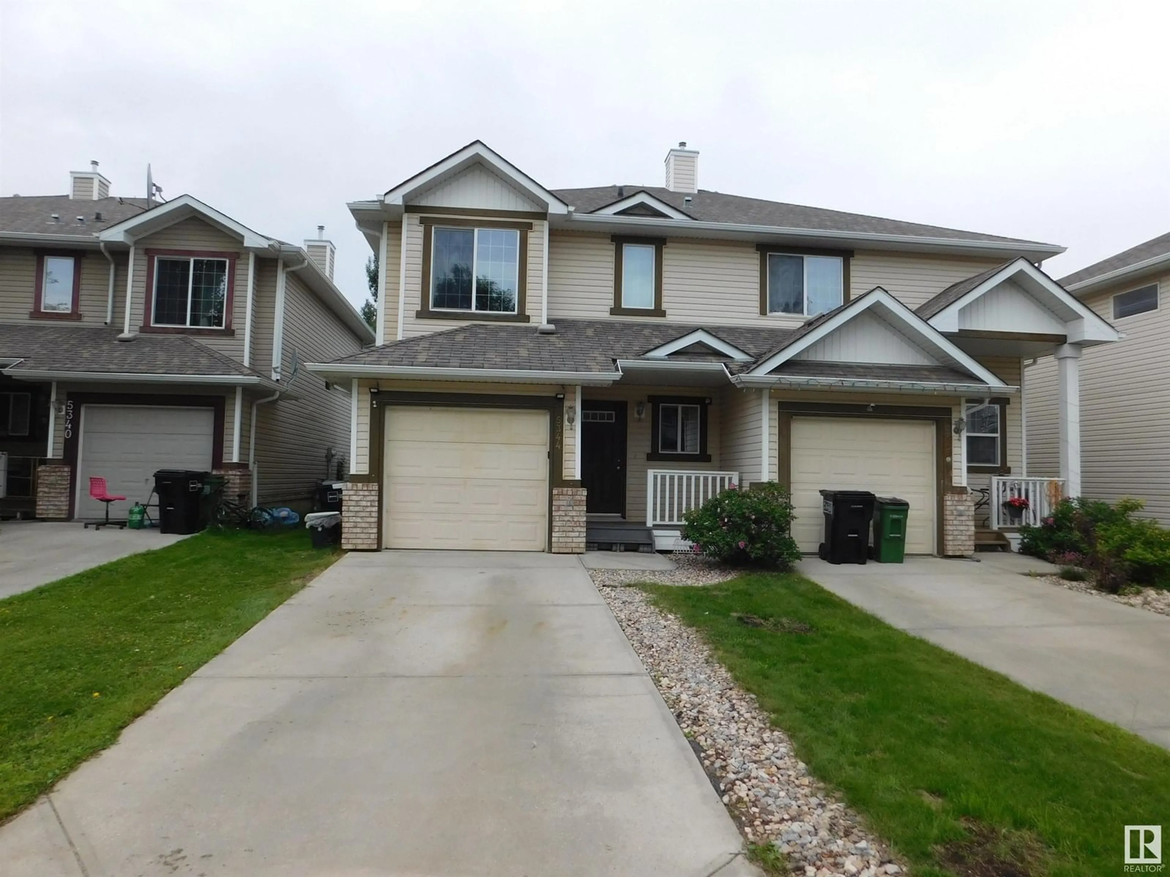 Home with vinyl exterior material, street for NW - 5344 204 ST, Edmonton Alberta T6M2Z1