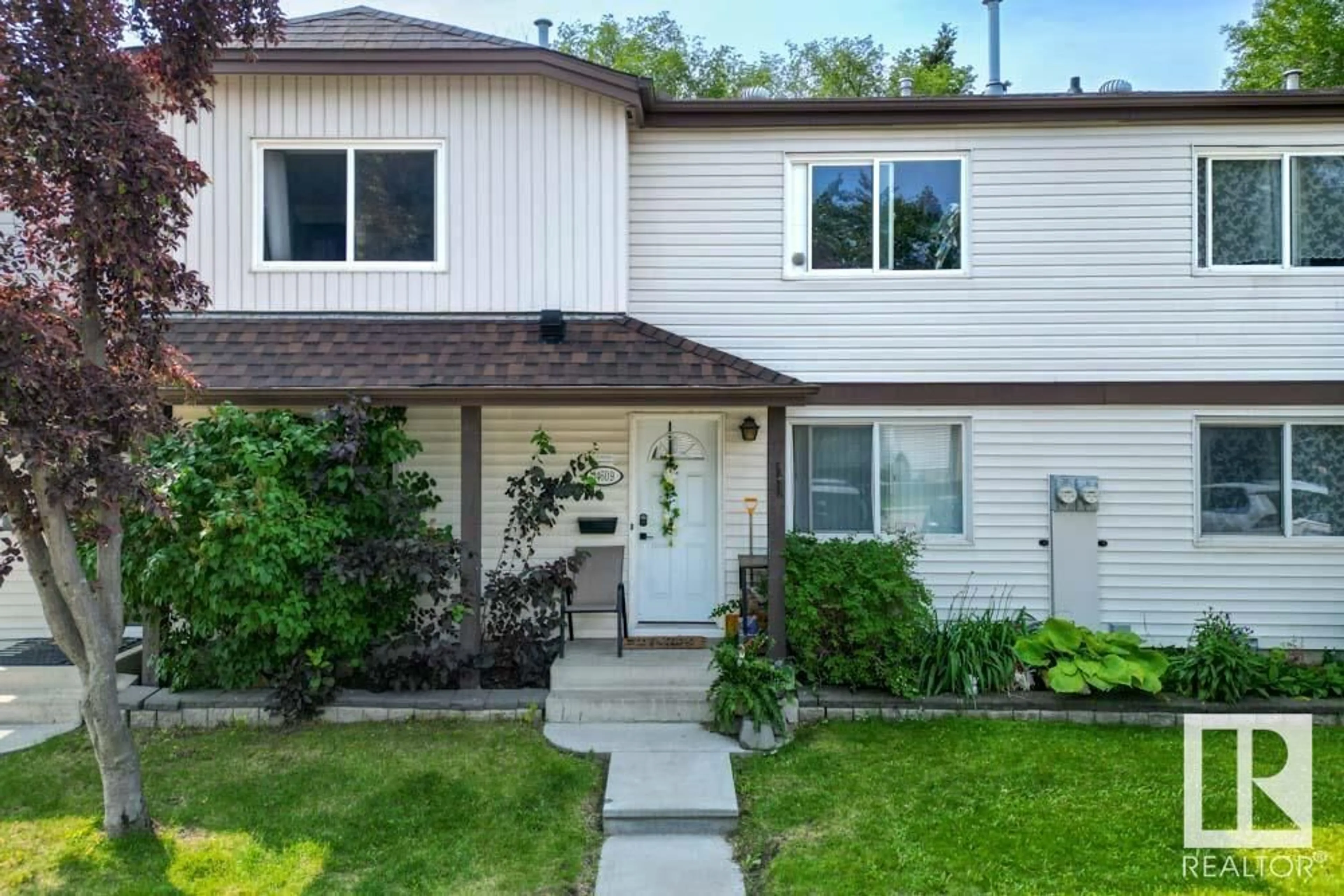 Home with vinyl exterior material, street for NW - 14609 55 ST, Edmonton Alberta T5A4L7