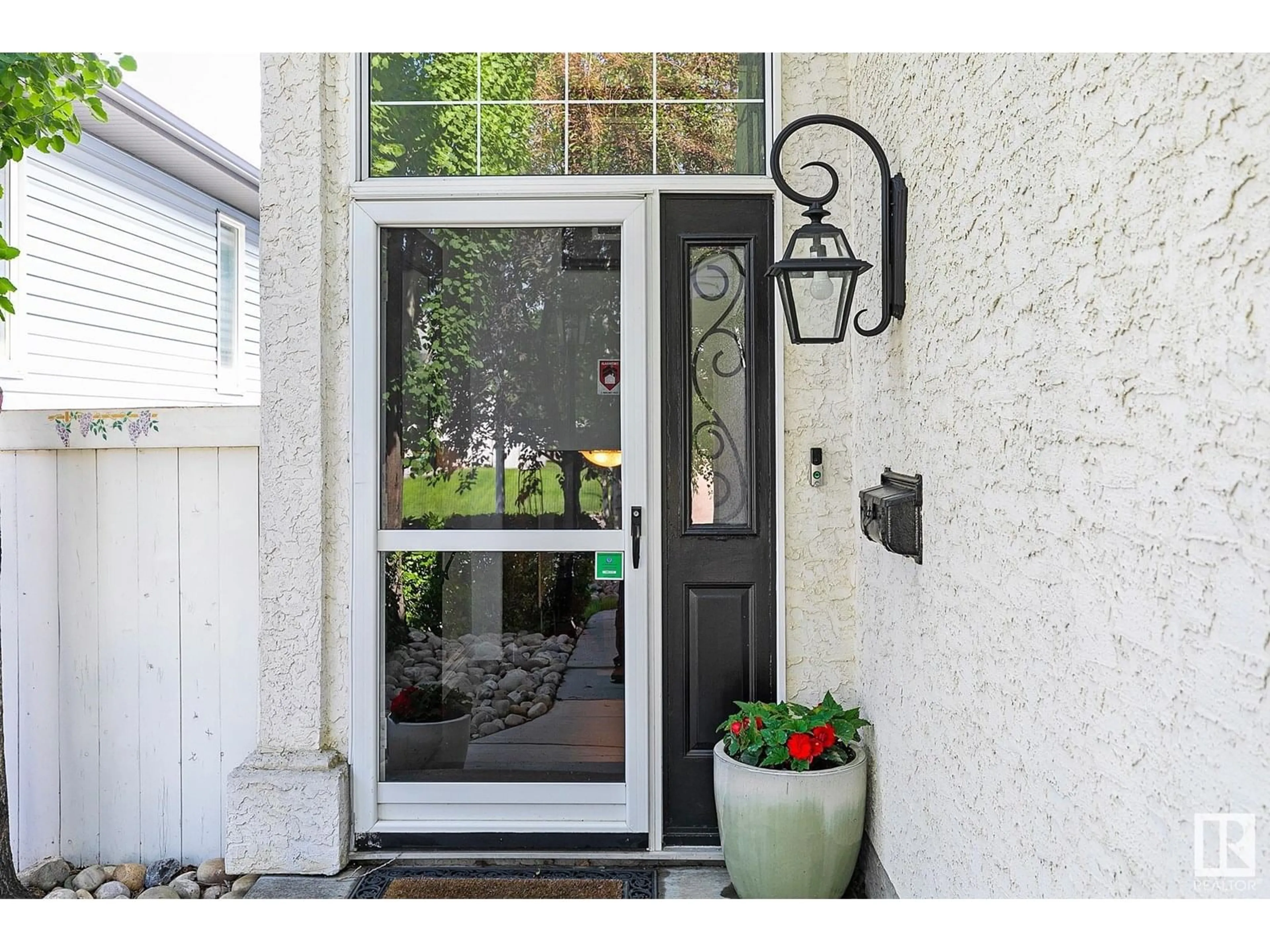 Indoor entryway for NW - 15003 128 ST, Edmonton Alberta T6V1E9