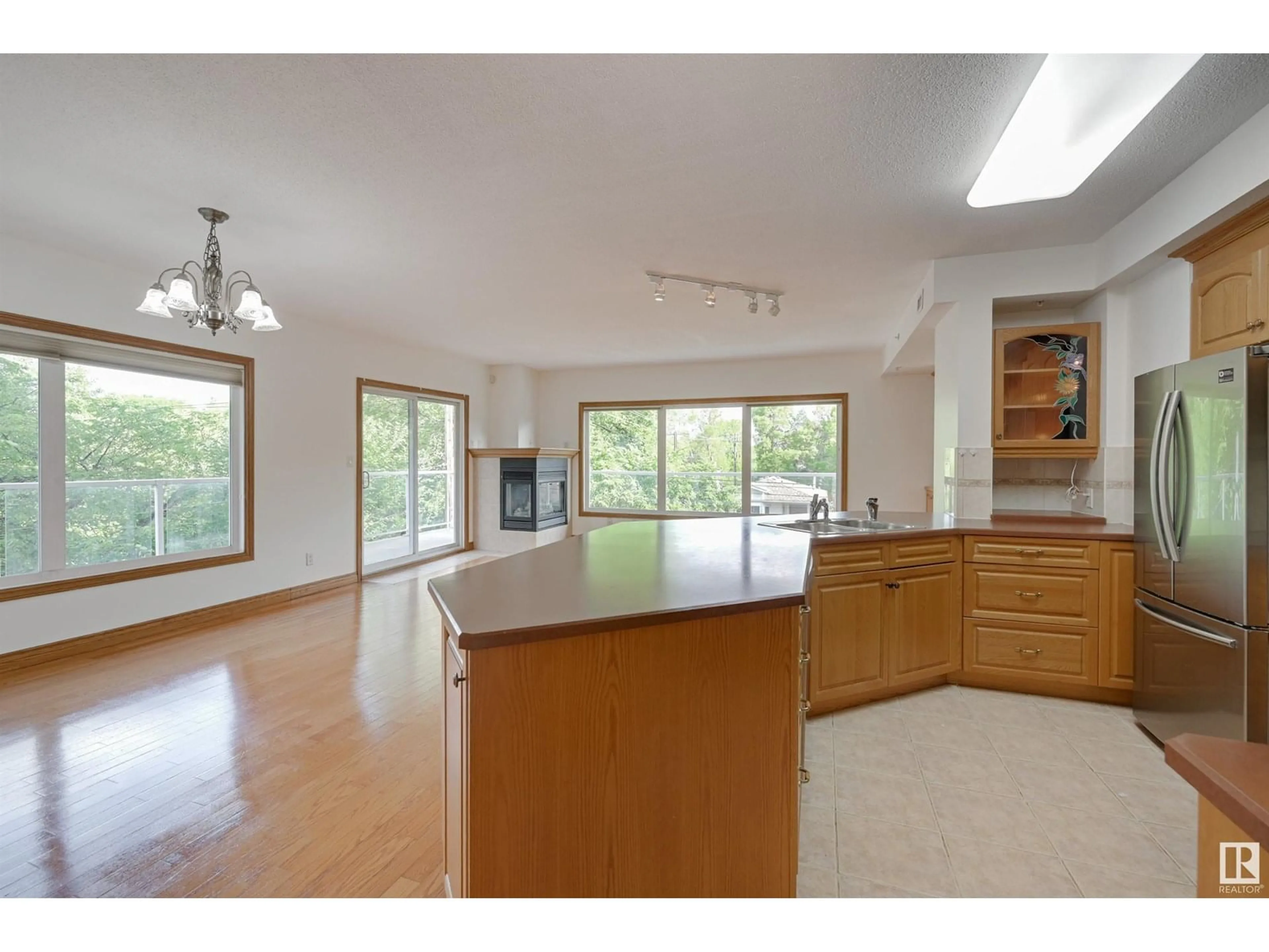 Open concept kitchen, unknown for 306 - 11111 82 AV, Edmonton Alberta T6G0T3