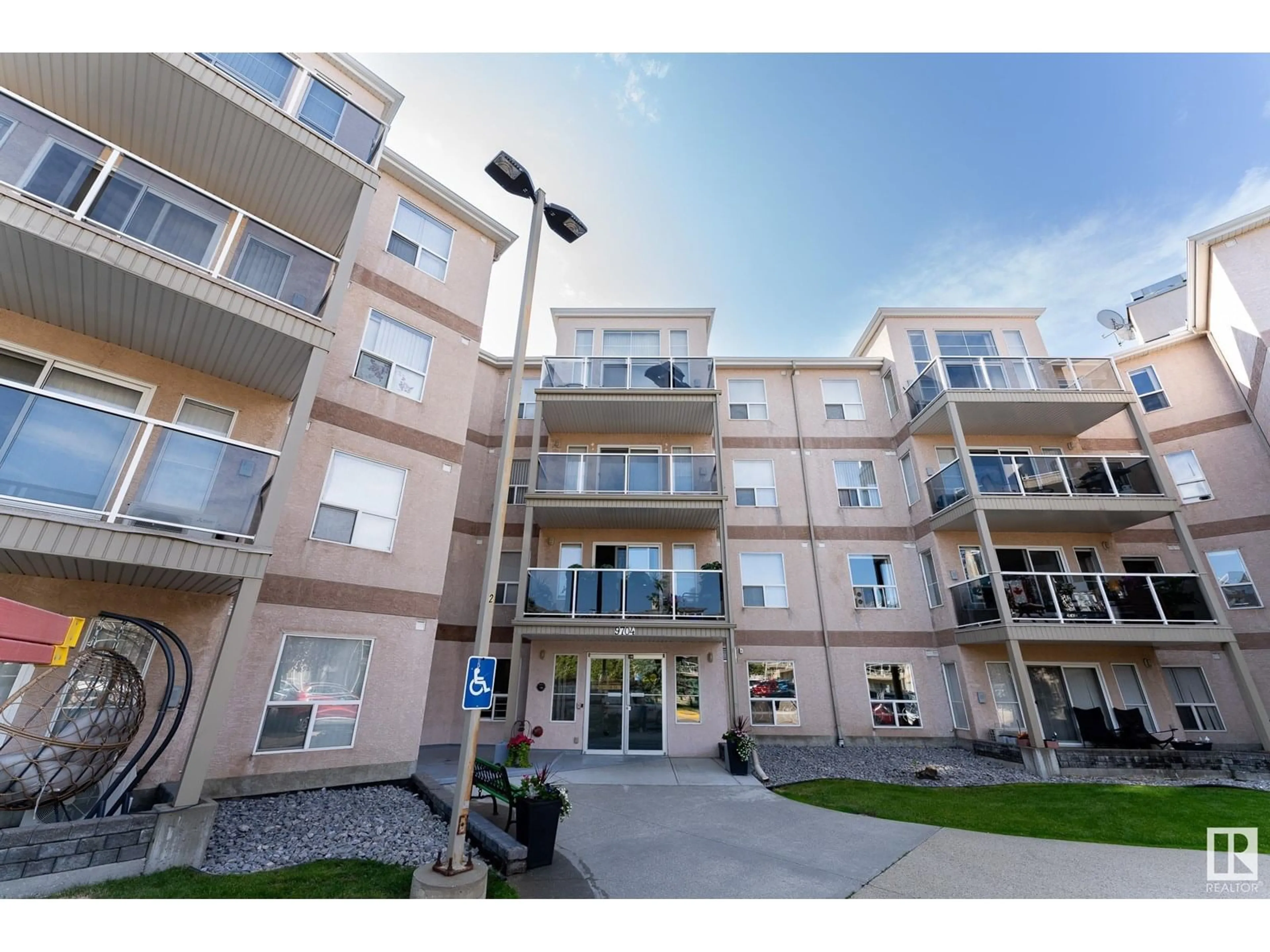 Patio, building for 433 - 9704 174 ST NW, Edmonton Alberta T5T6J4