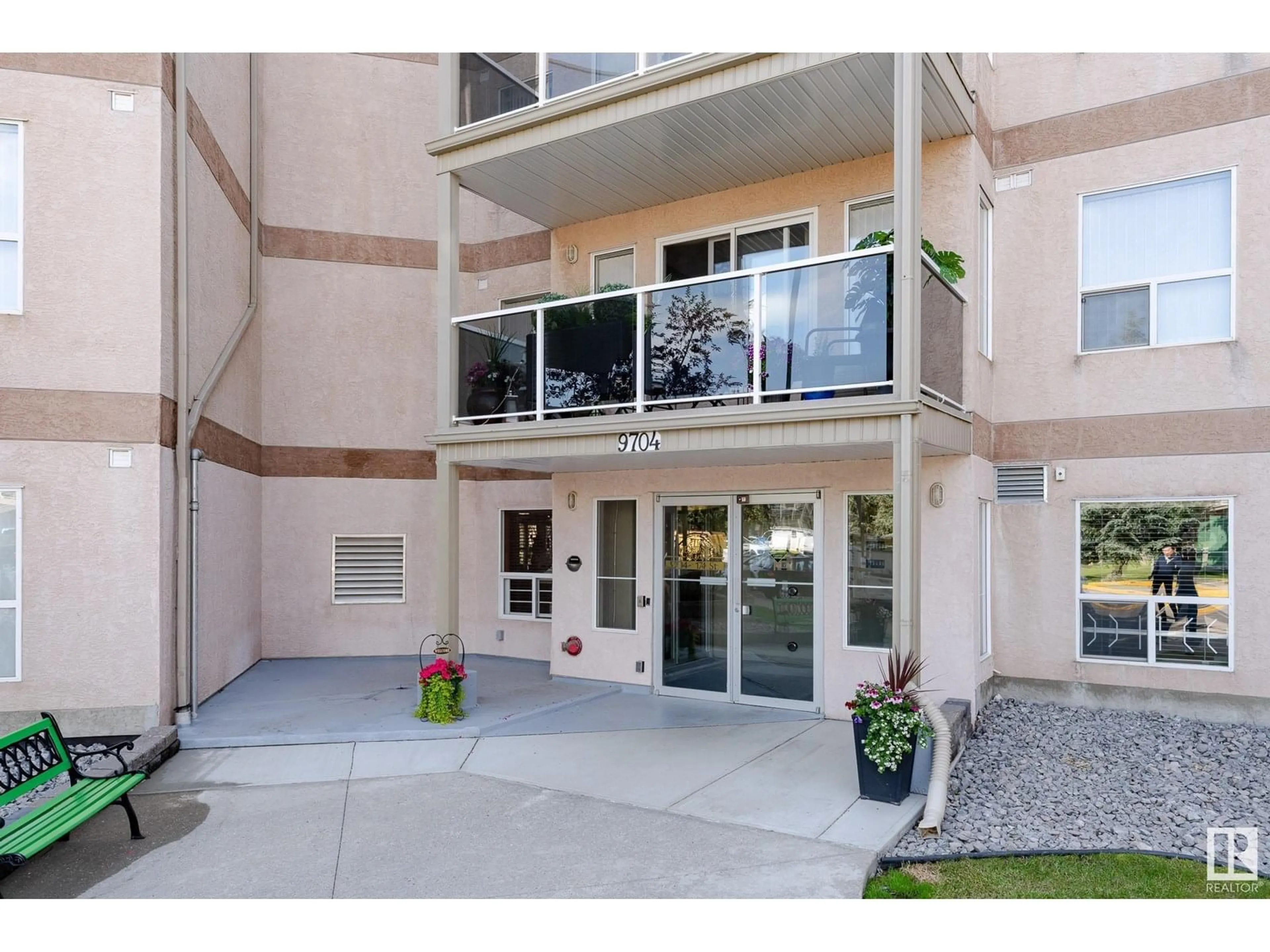 Indoor foyer for 433 - 9704 174 ST NW, Edmonton Alberta T5T6J4