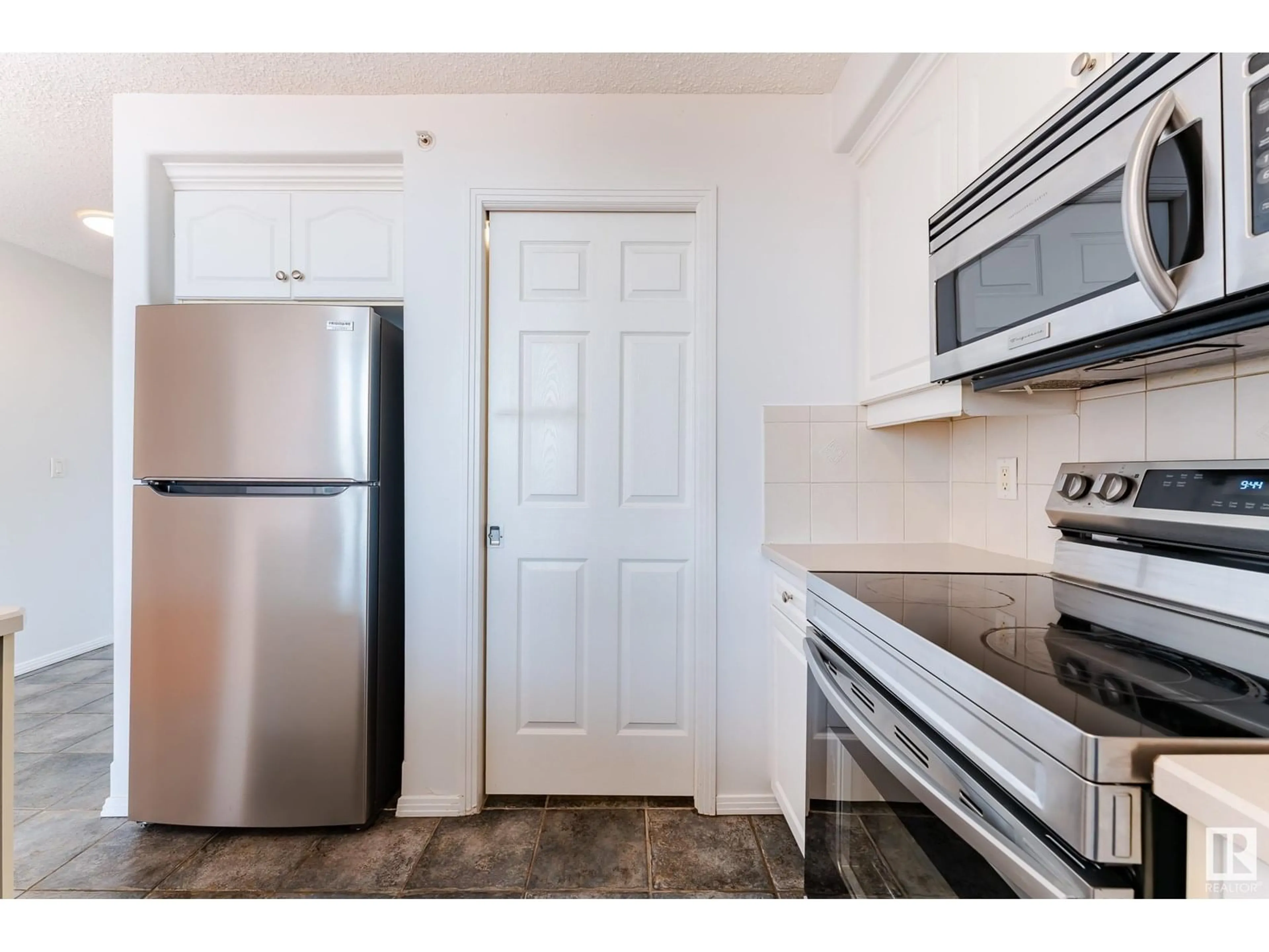 Standard kitchen, unknown for 433 - 9704 174 ST NW, Edmonton Alberta T5T6J4