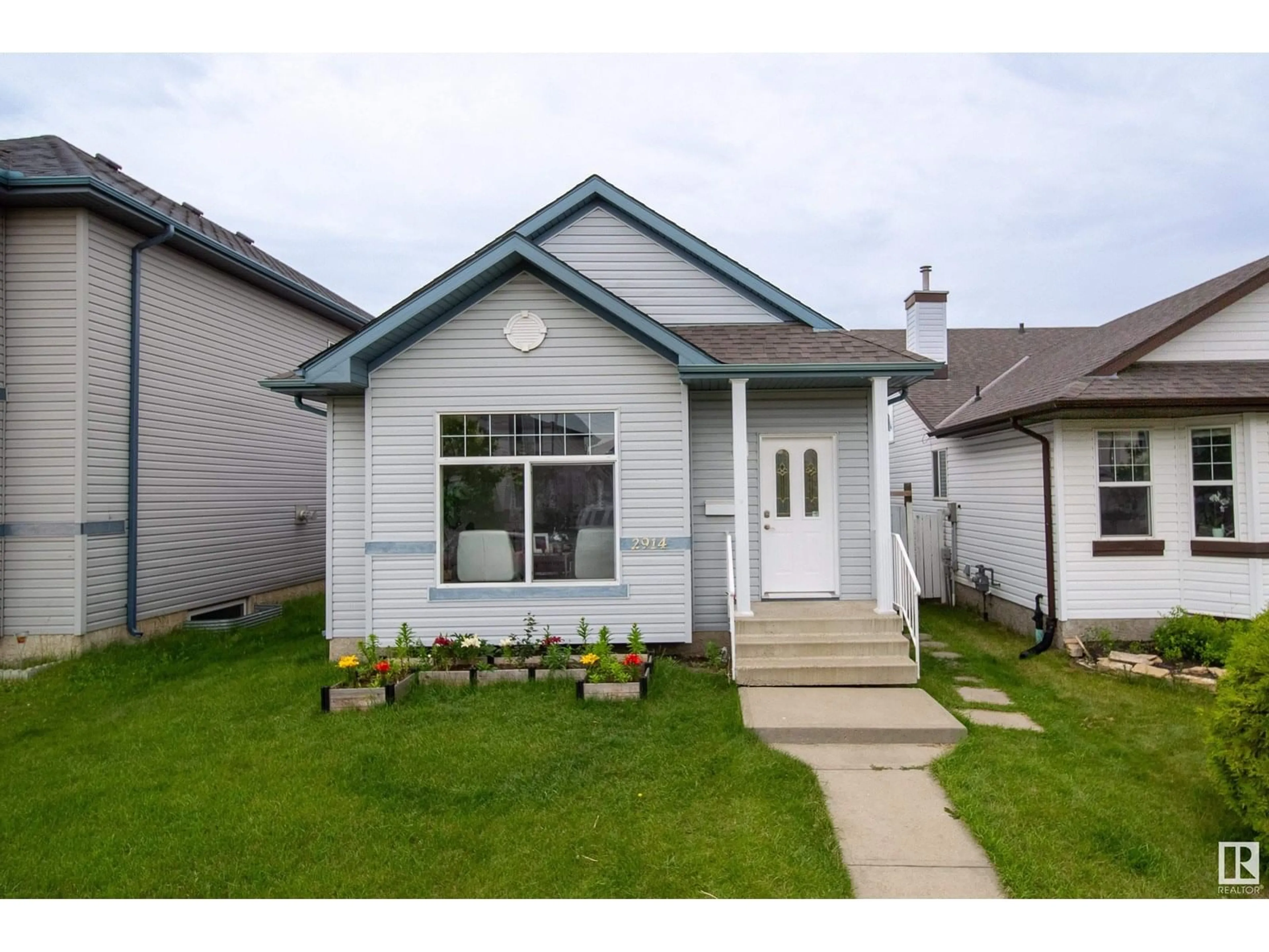 Home with vinyl exterior material, street for 2914 31 ST, Edmonton Alberta T6T1T9
