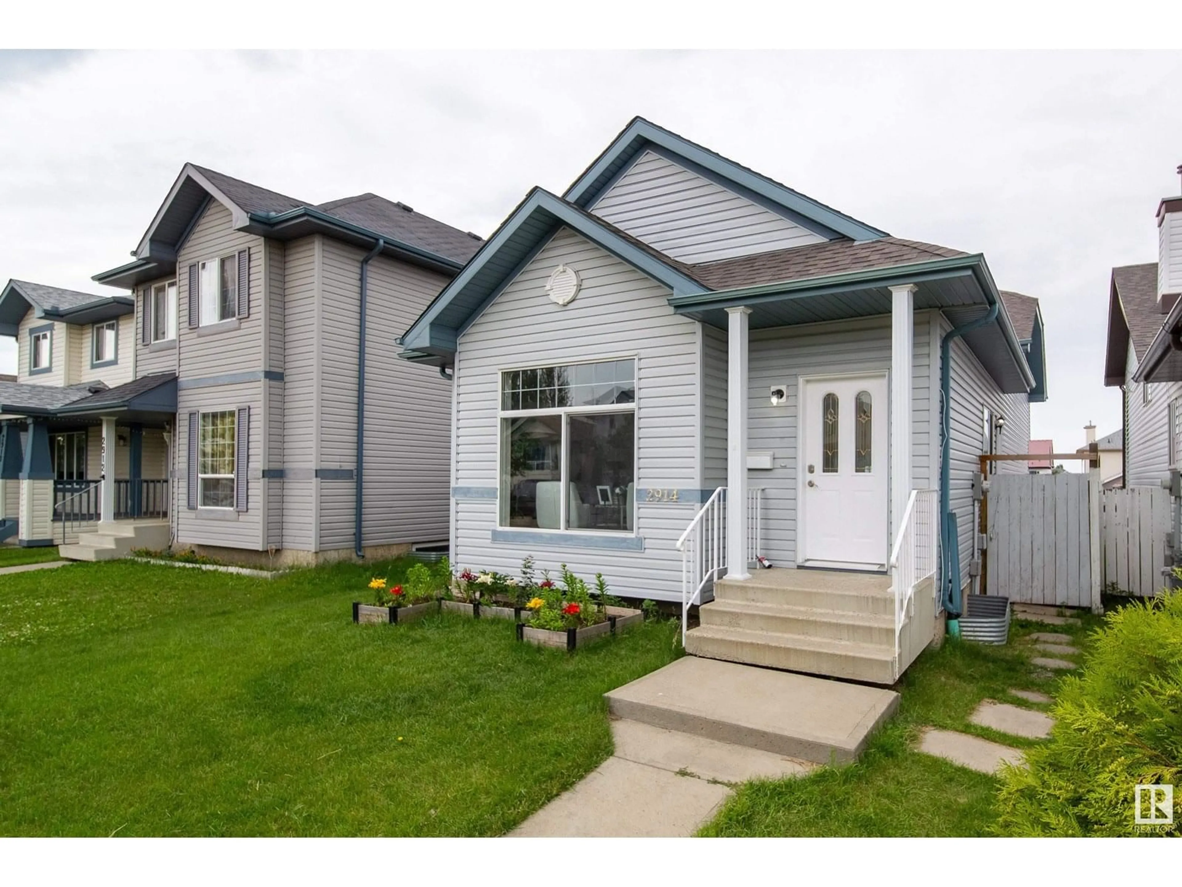 Home with vinyl exterior material, street for 2914 31 ST, Edmonton Alberta T6T1T9