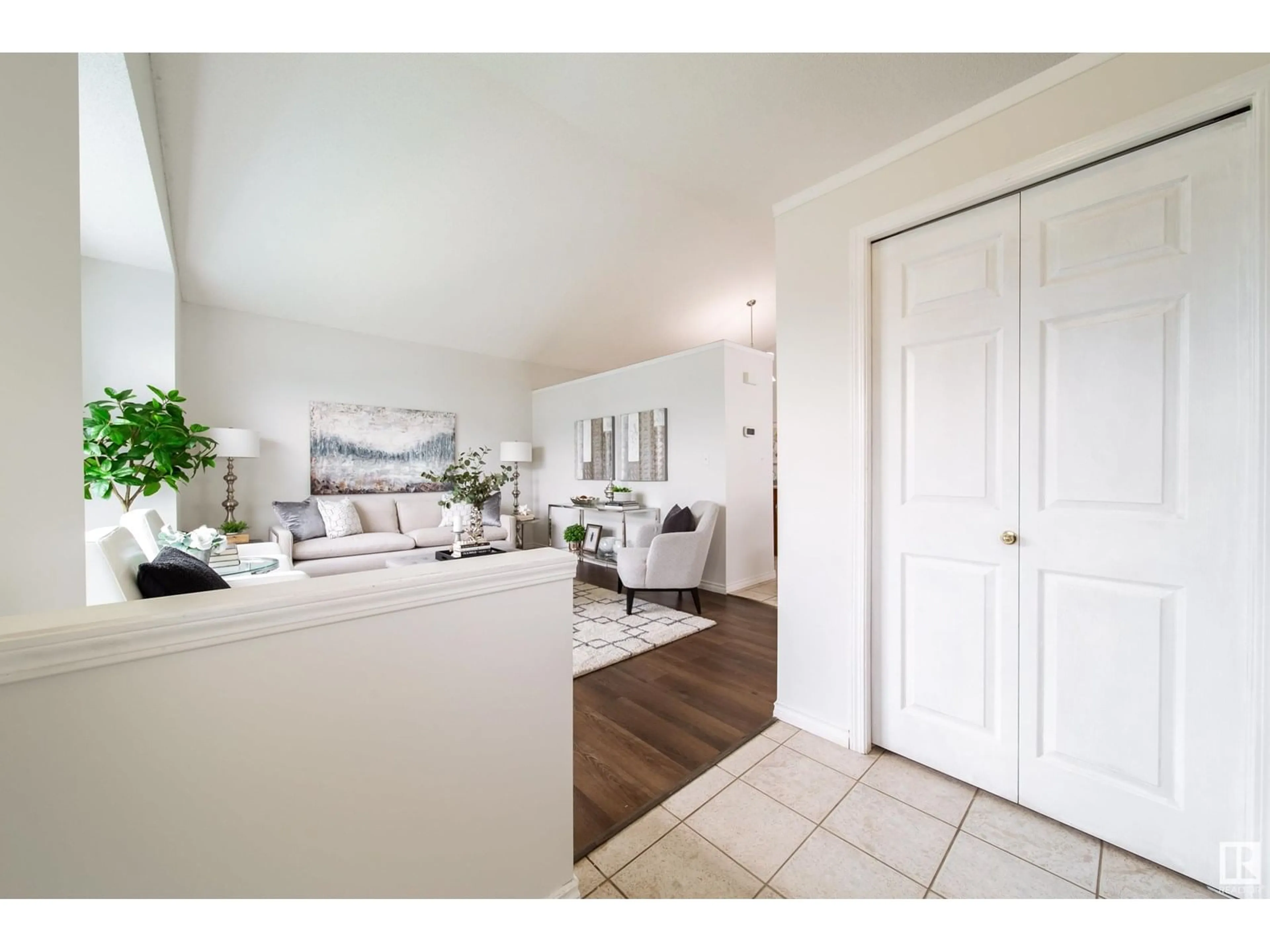 Unknown for 2914 31 ST, Edmonton Alberta T6T1T9