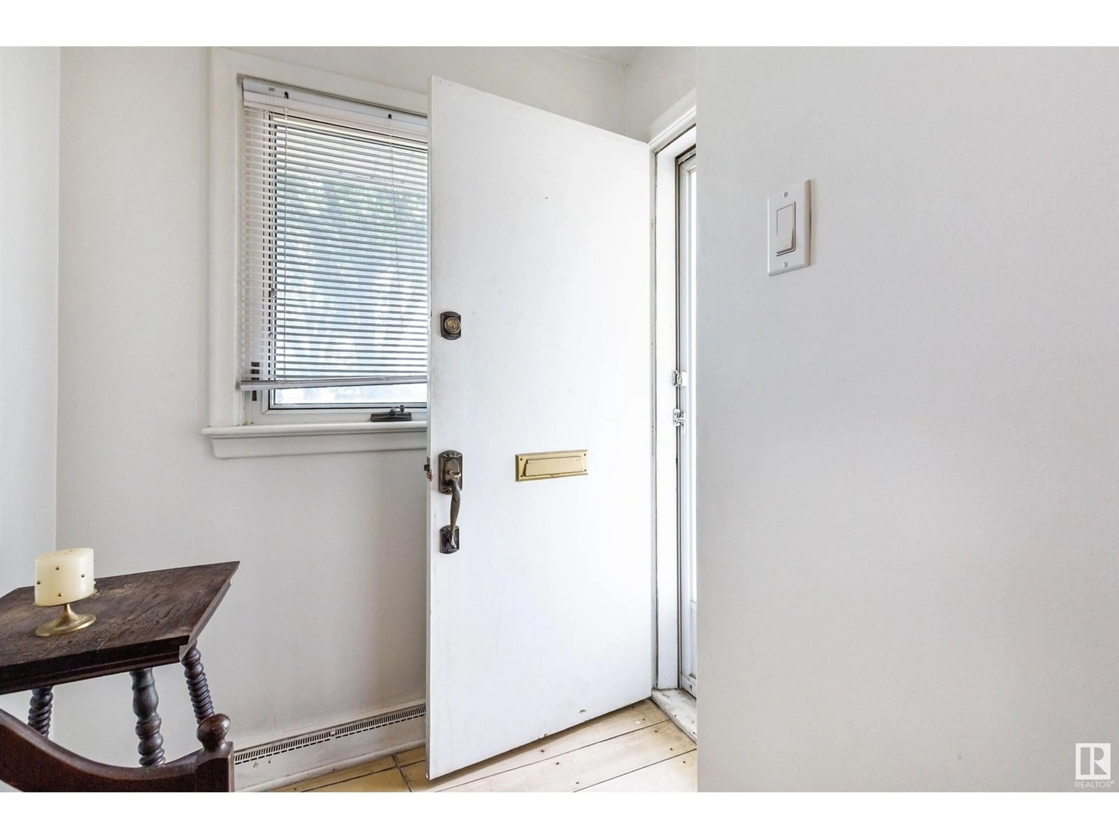 Indoor entryway for 13307 116 AV, Edmonton Alberta T5M3E4