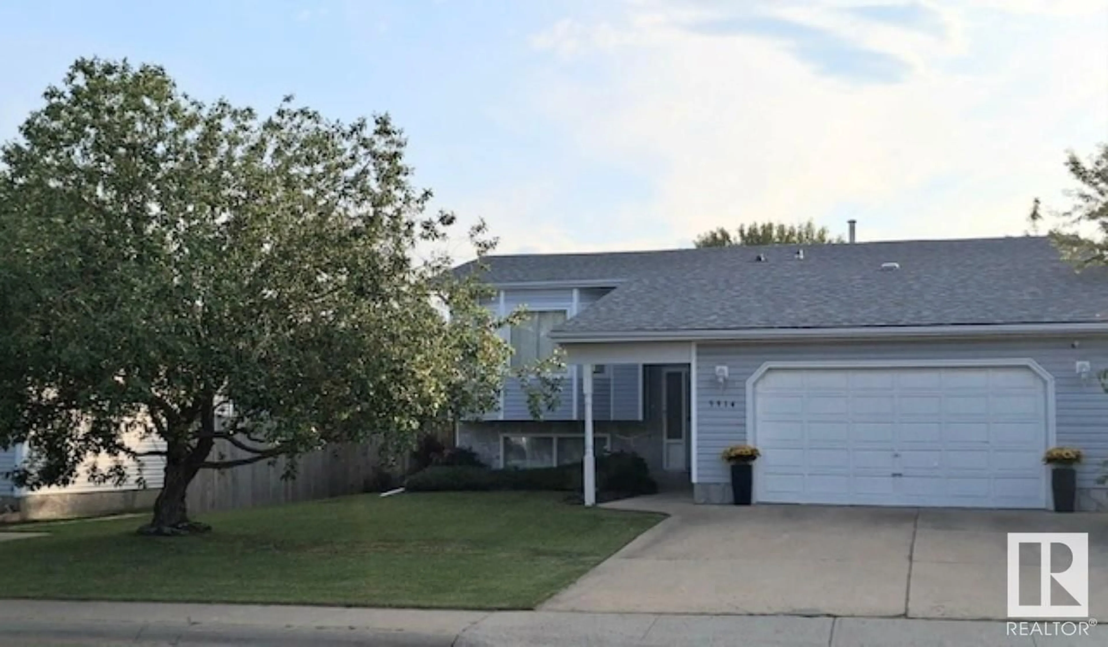 Home with vinyl exterior material, street for 5914 52 ST, Vegreville Alberta T9C1J1