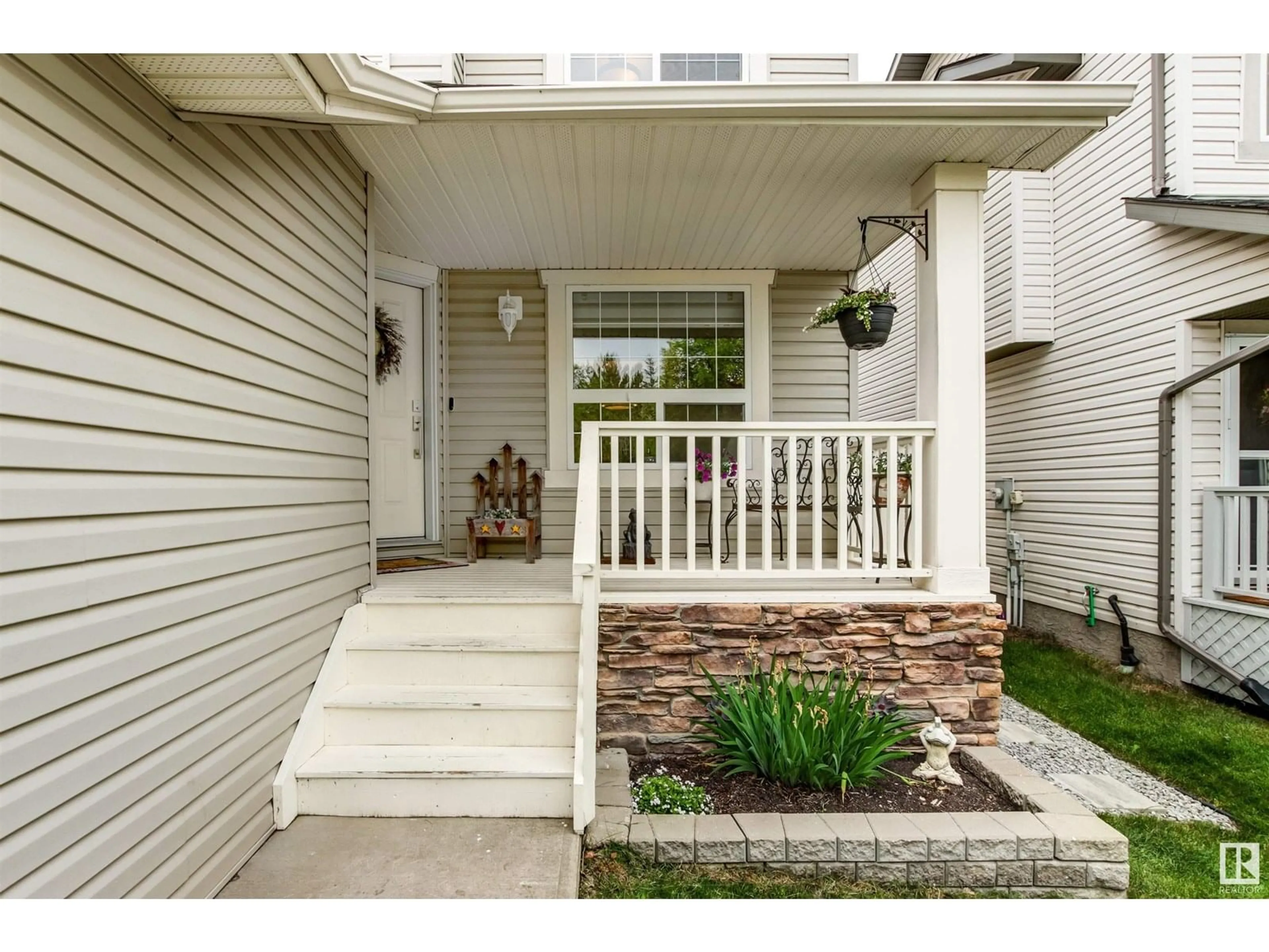 Indoor entryway for 148 CORNWALL RD, Sherwood Park Alberta T8H2L9