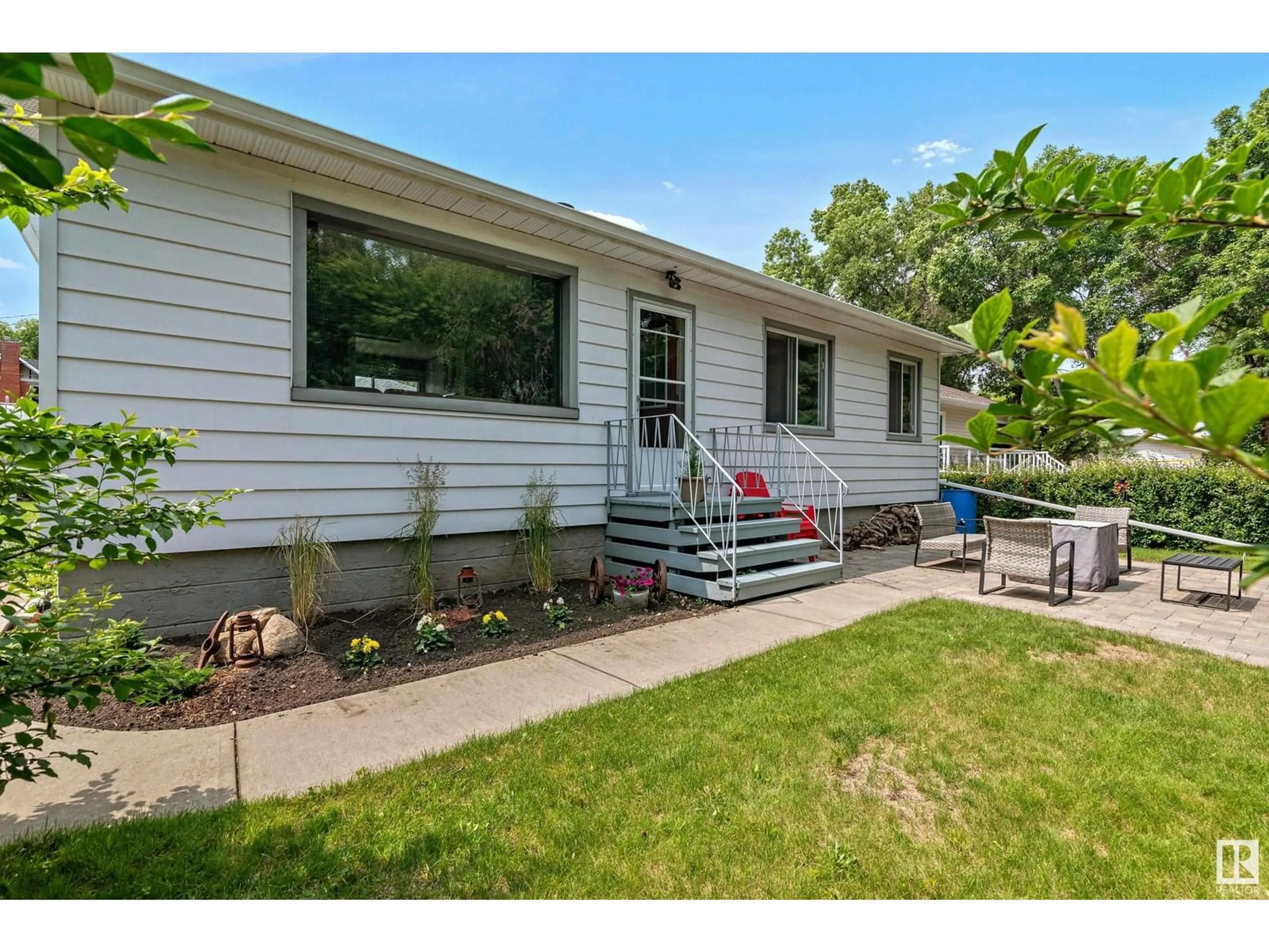 Home with vinyl exterior material, street for 10114 109A ST, Fort Saskatchewan Alberta T8L2K6