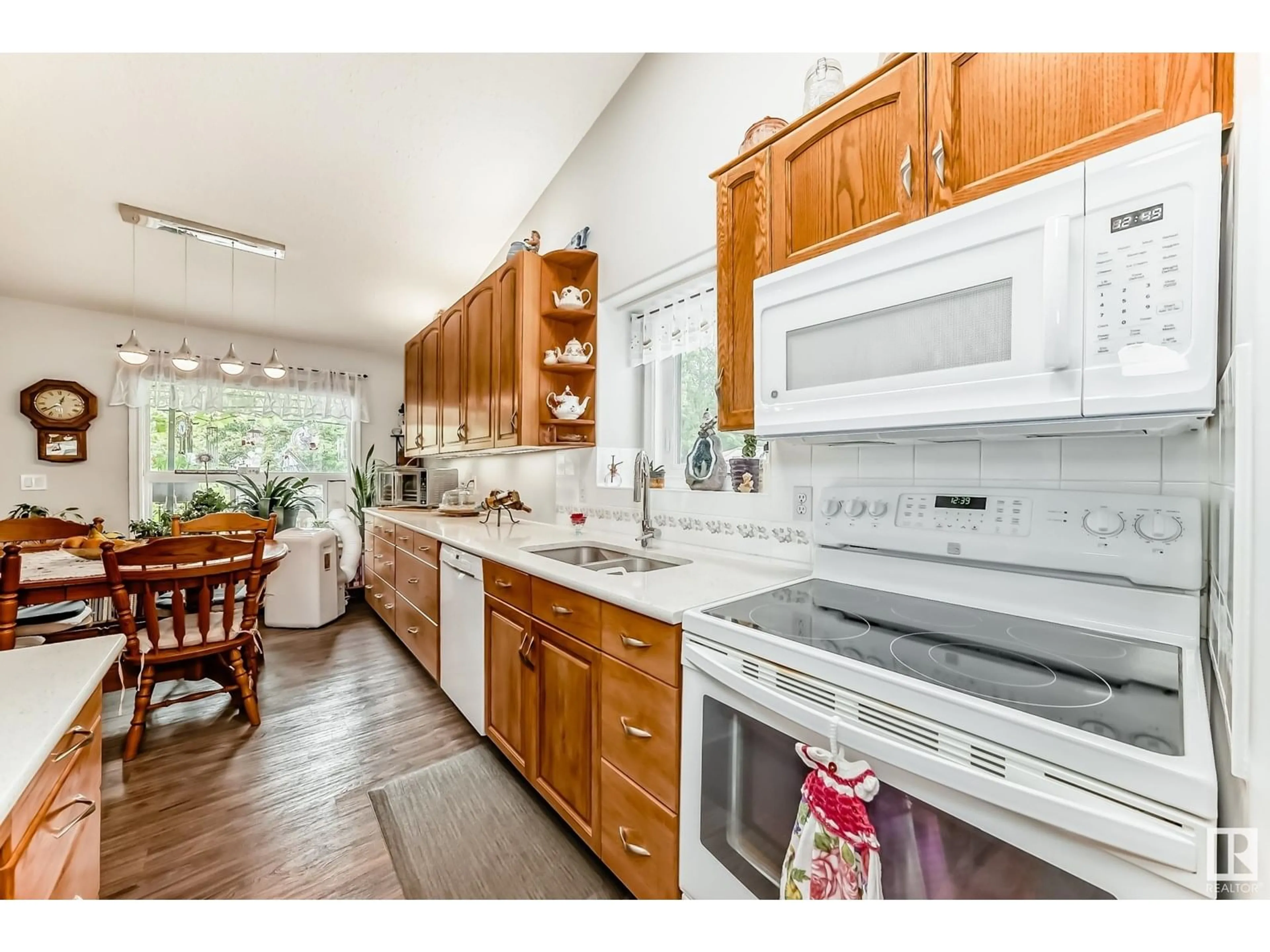 Open concept kitchen, unknown for 483 MEADOWVIEW DR, Sherwood Park Alberta T8A6L2