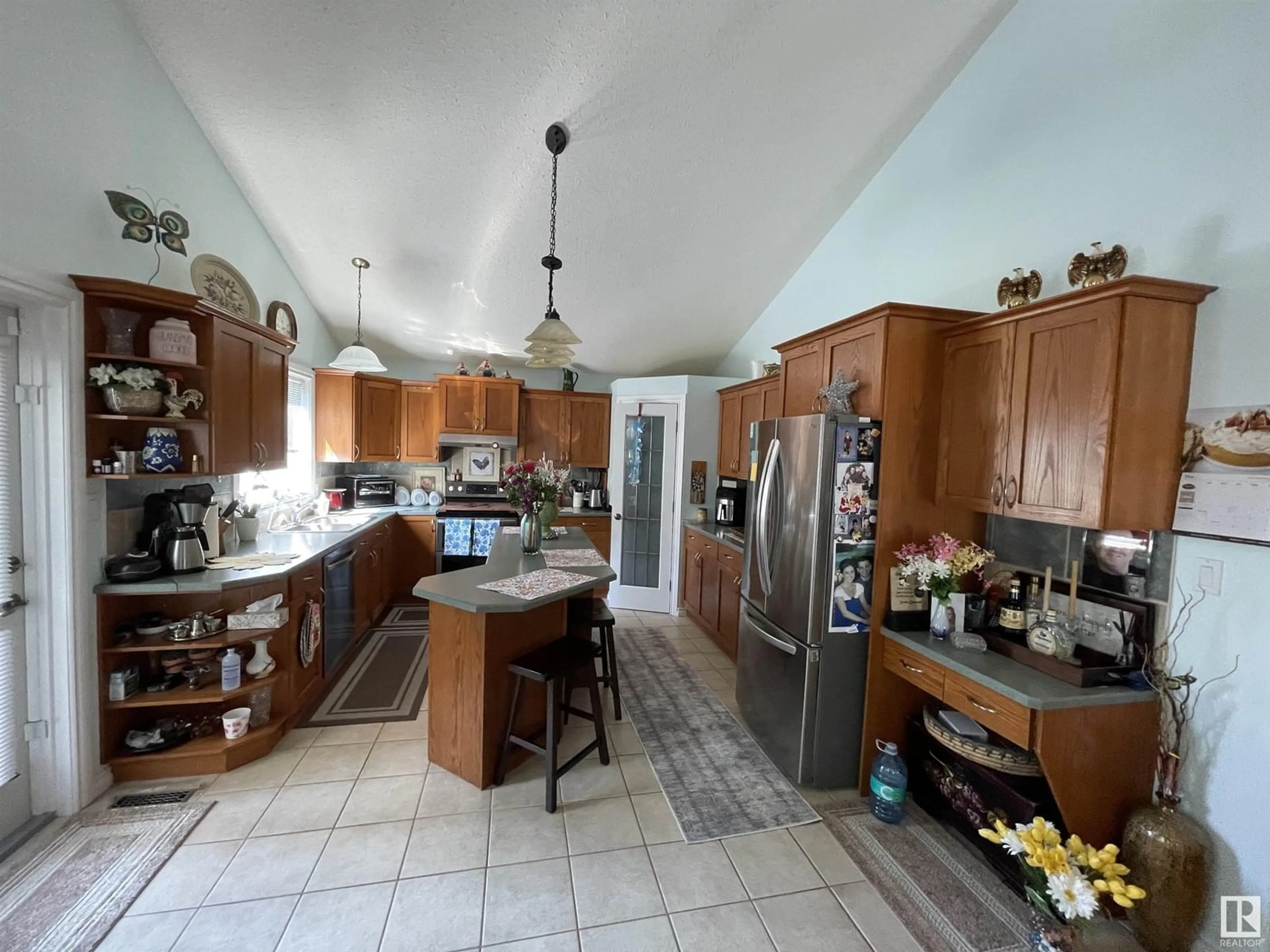 Open concept kitchen, ceramic/tile floor for 408 DAVENPORT DR, Sherwood Park Alberta T8H2E6