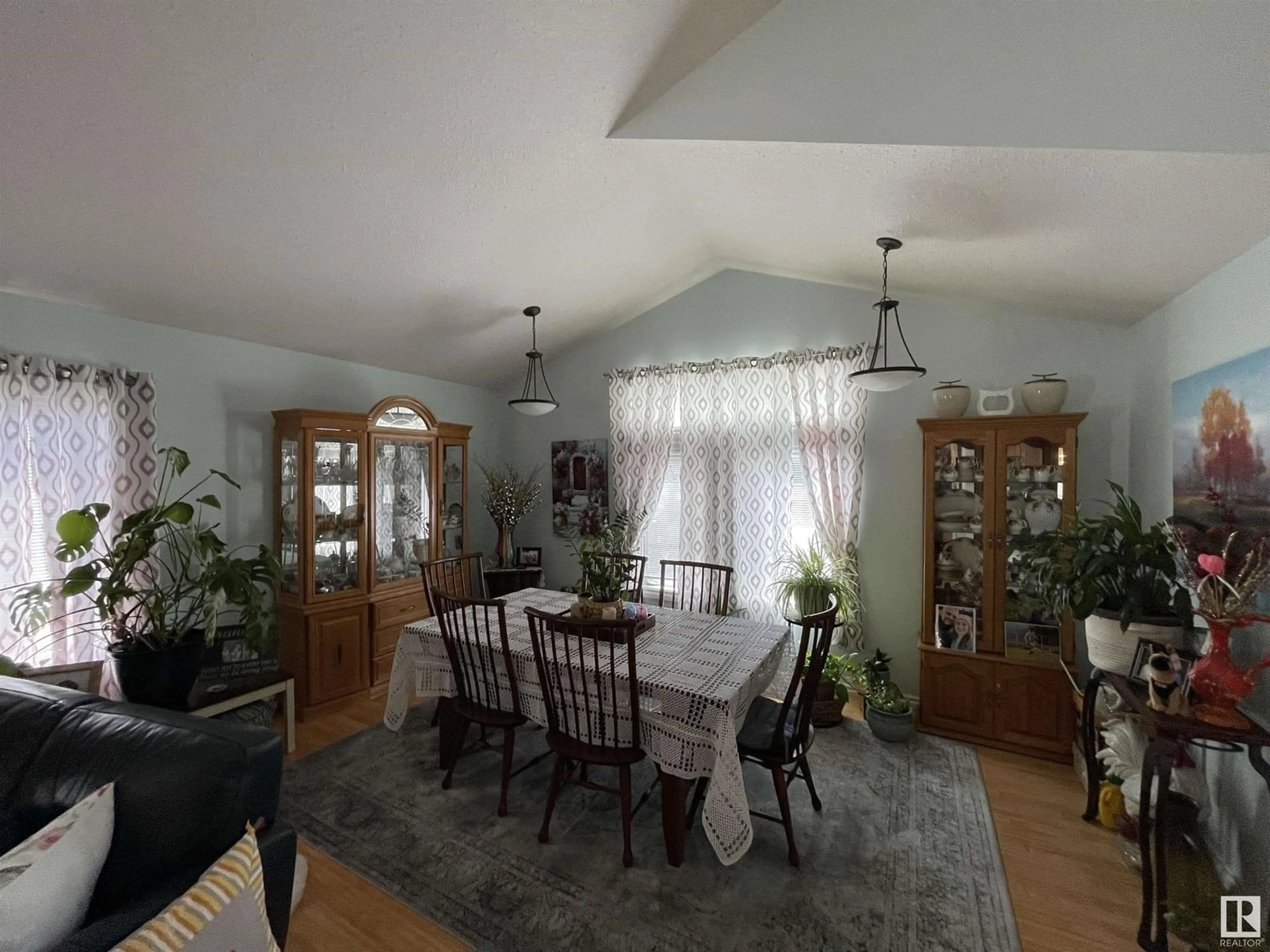 Dining room, wood/laminate floor for 408 DAVENPORT DR, Sherwood Park Alberta T8H2E6