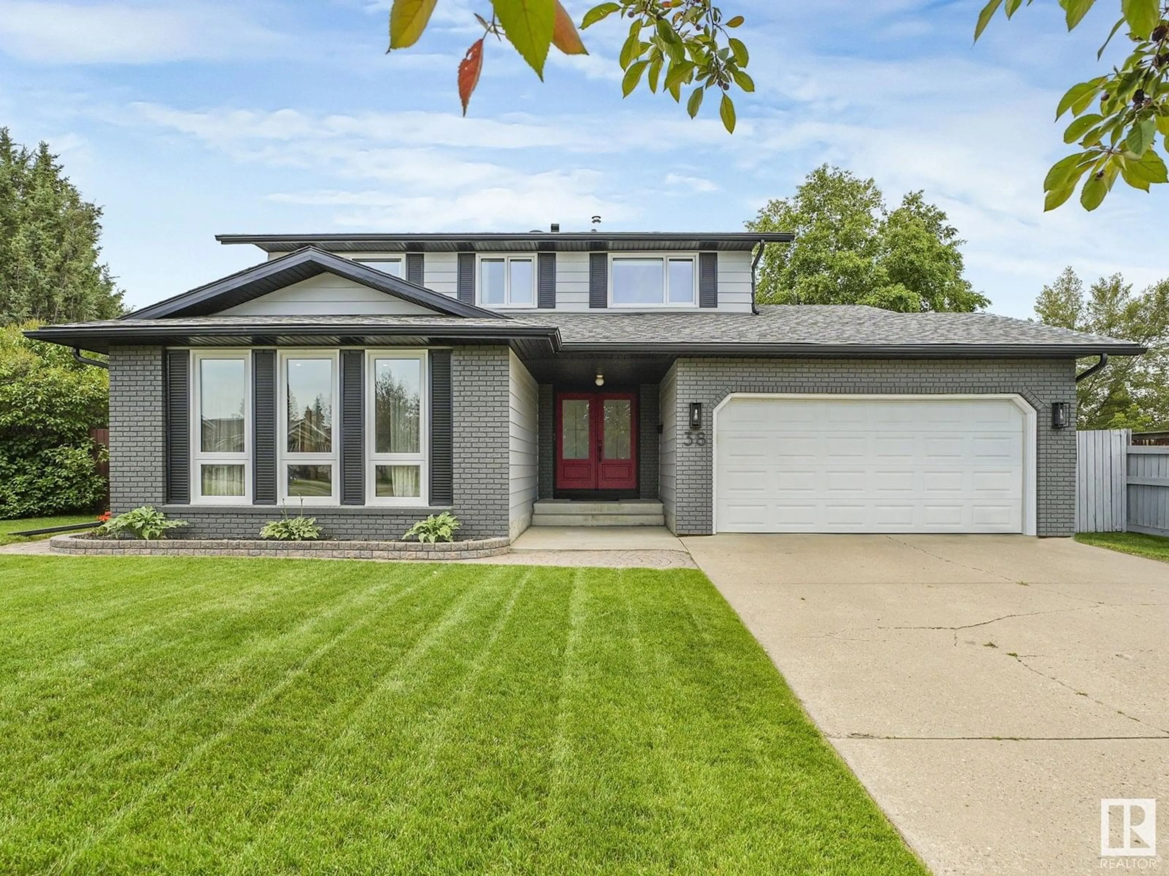 Home with vinyl exterior material, street for 38 MELROSE PL, Sherwood Park Alberta T8A3T7