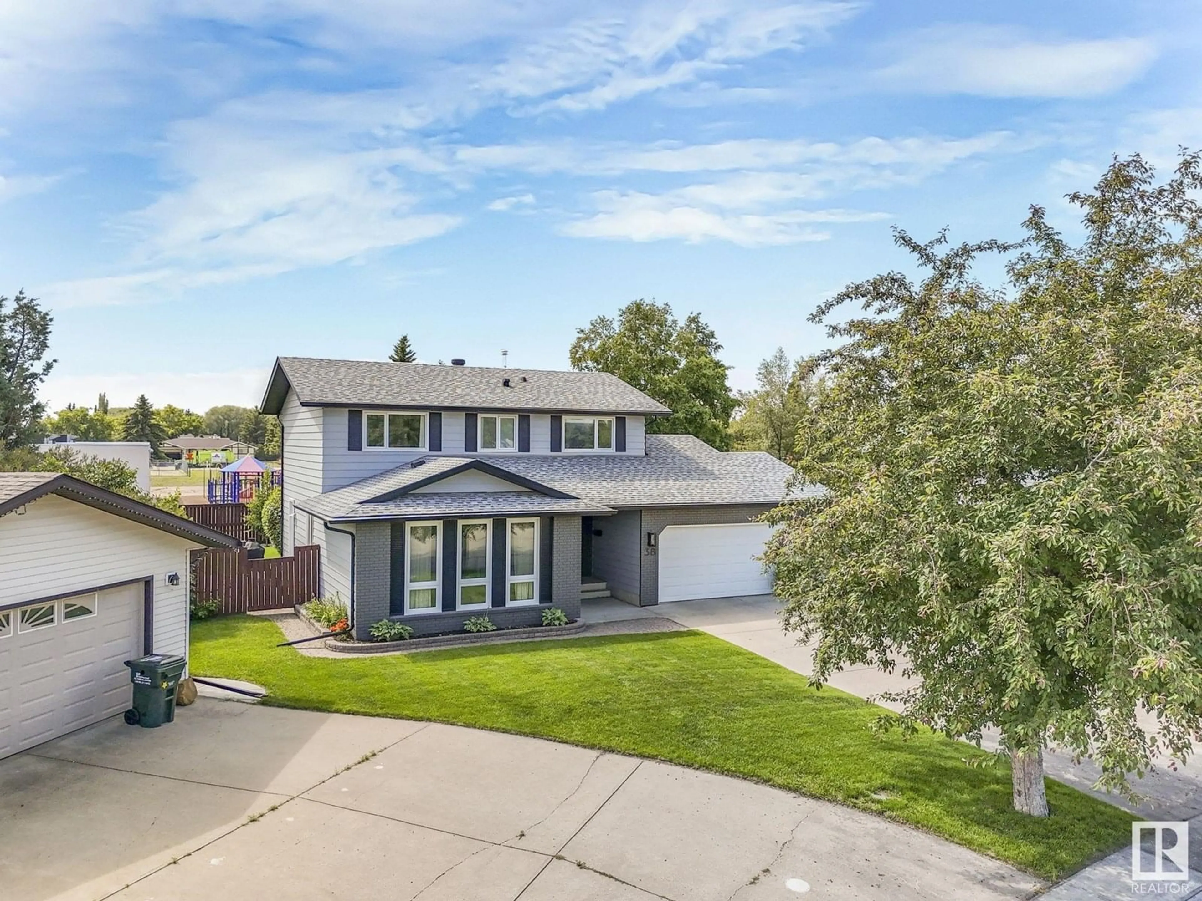 A pic from outside/outdoor area/front of a property/back of a property/a pic from drone, street for 38 MELROSE PL, Sherwood Park Alberta T8A3T7
