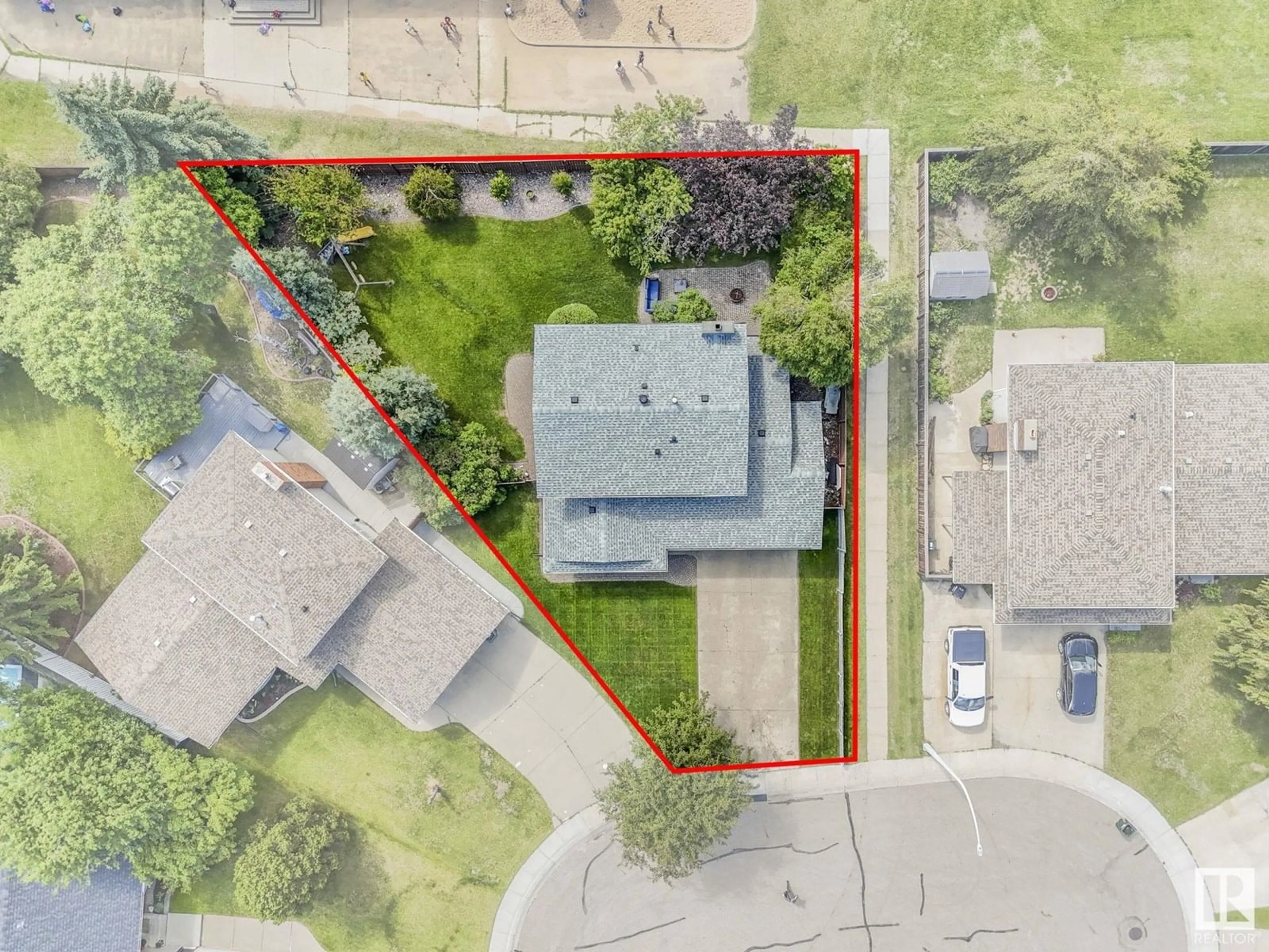 A pic from outside/outdoor area/front of a property/back of a property/a pic from drone, street for 38 MELROSE PL, Sherwood Park Alberta T8A3T7