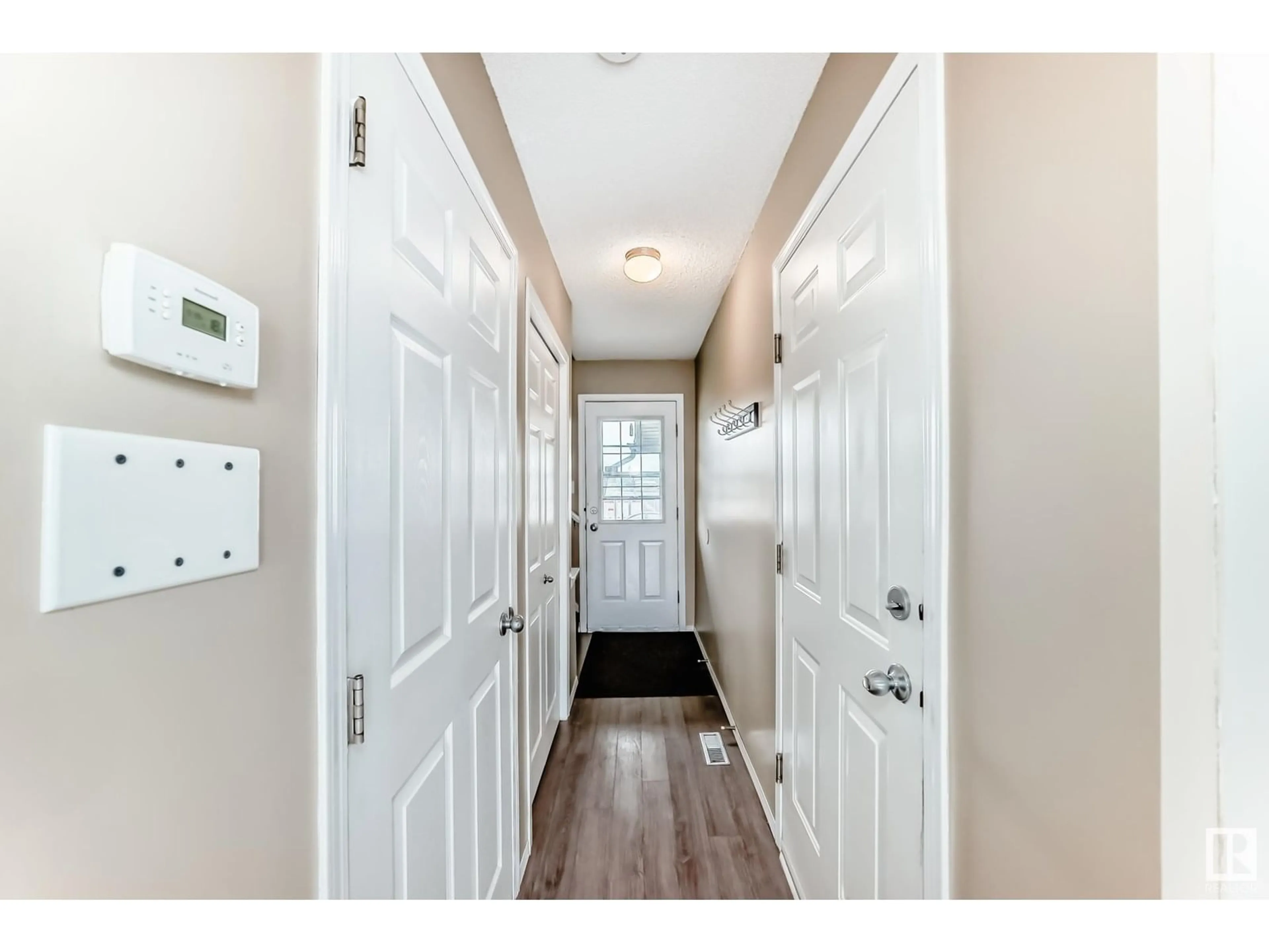 Indoor entryway for 3018 30 AV, Edmonton Alberta T6T1V2