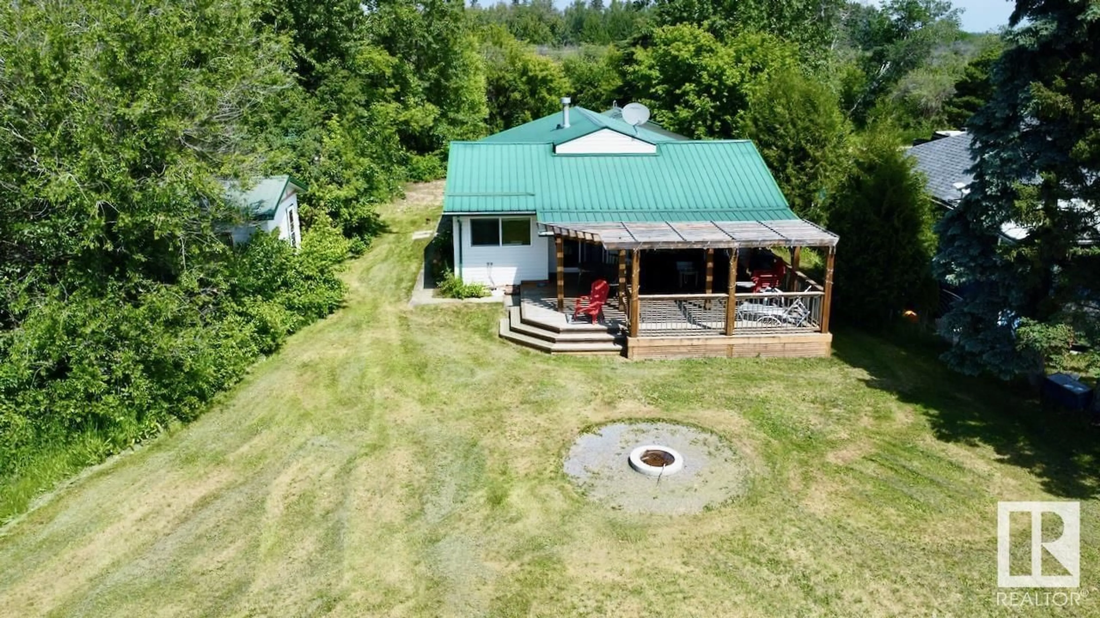 A pic from outside/outdoor area/front of a property/back of a property/a pic from drone, unknown for 53026 - 12 RGE ROAD 43, Rural Parkland County Alberta T0E2K0