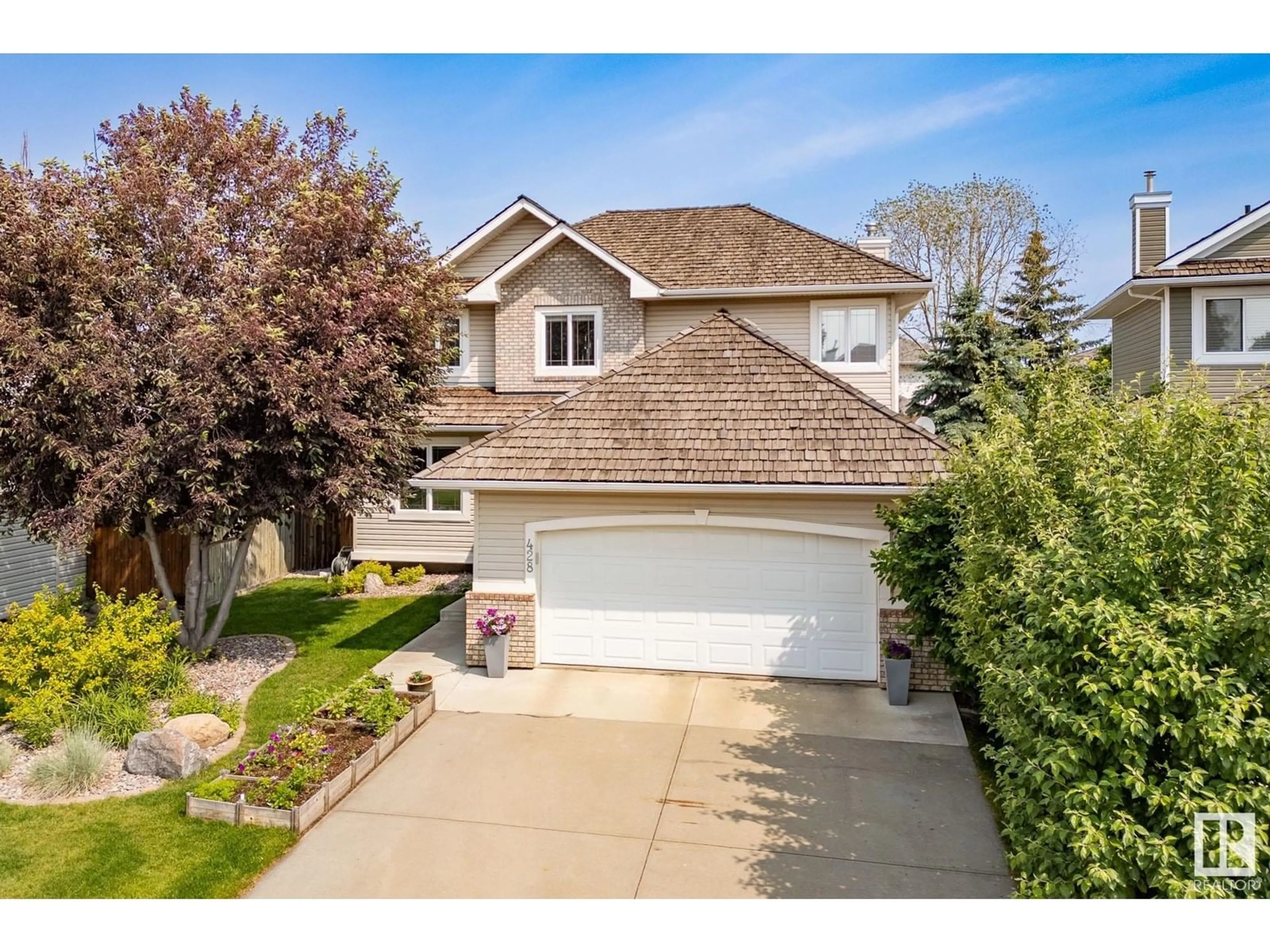 A pic from outside/outdoor area/front of a property/back of a property/a pic from drone, street for 428 NORWAY CR, Sherwood Park Alberta T8A6E7