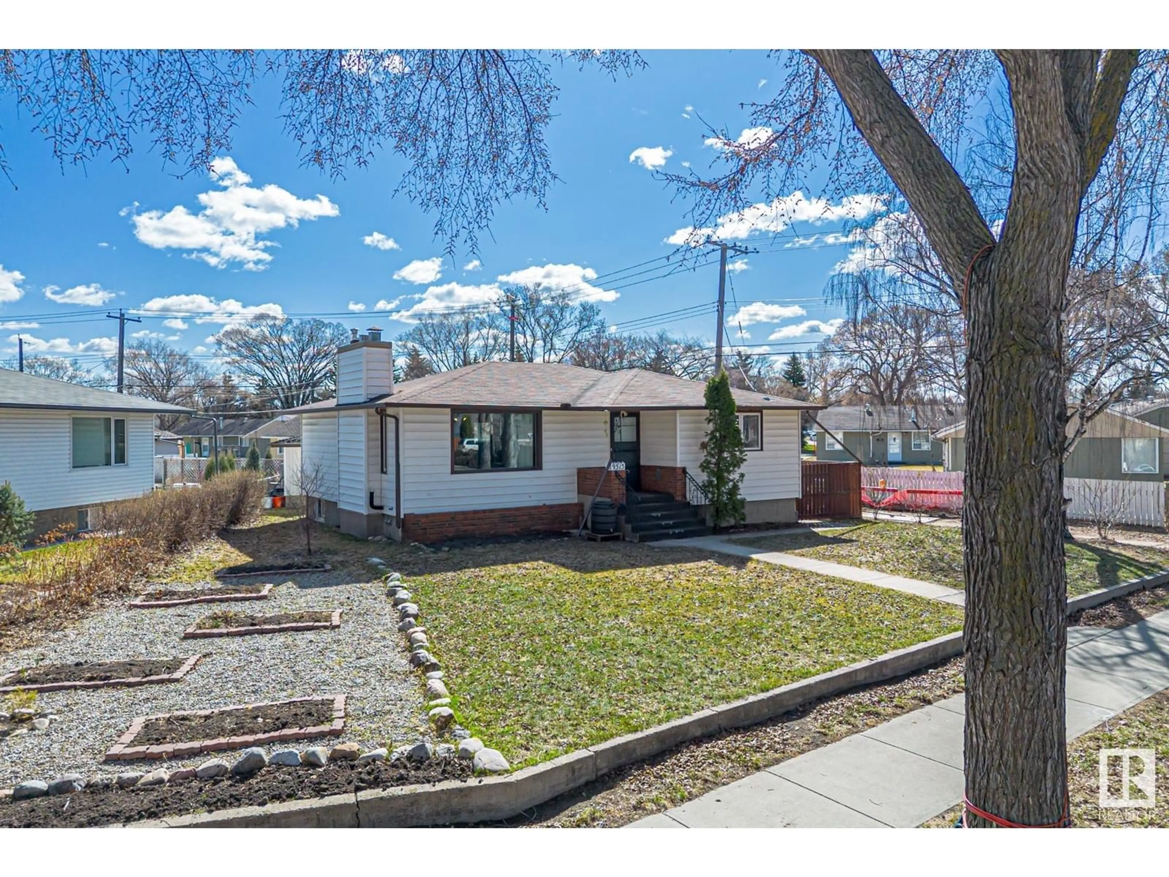 Unknown for NW - 9513 81 ST, Edmonton Alberta T6C2W4