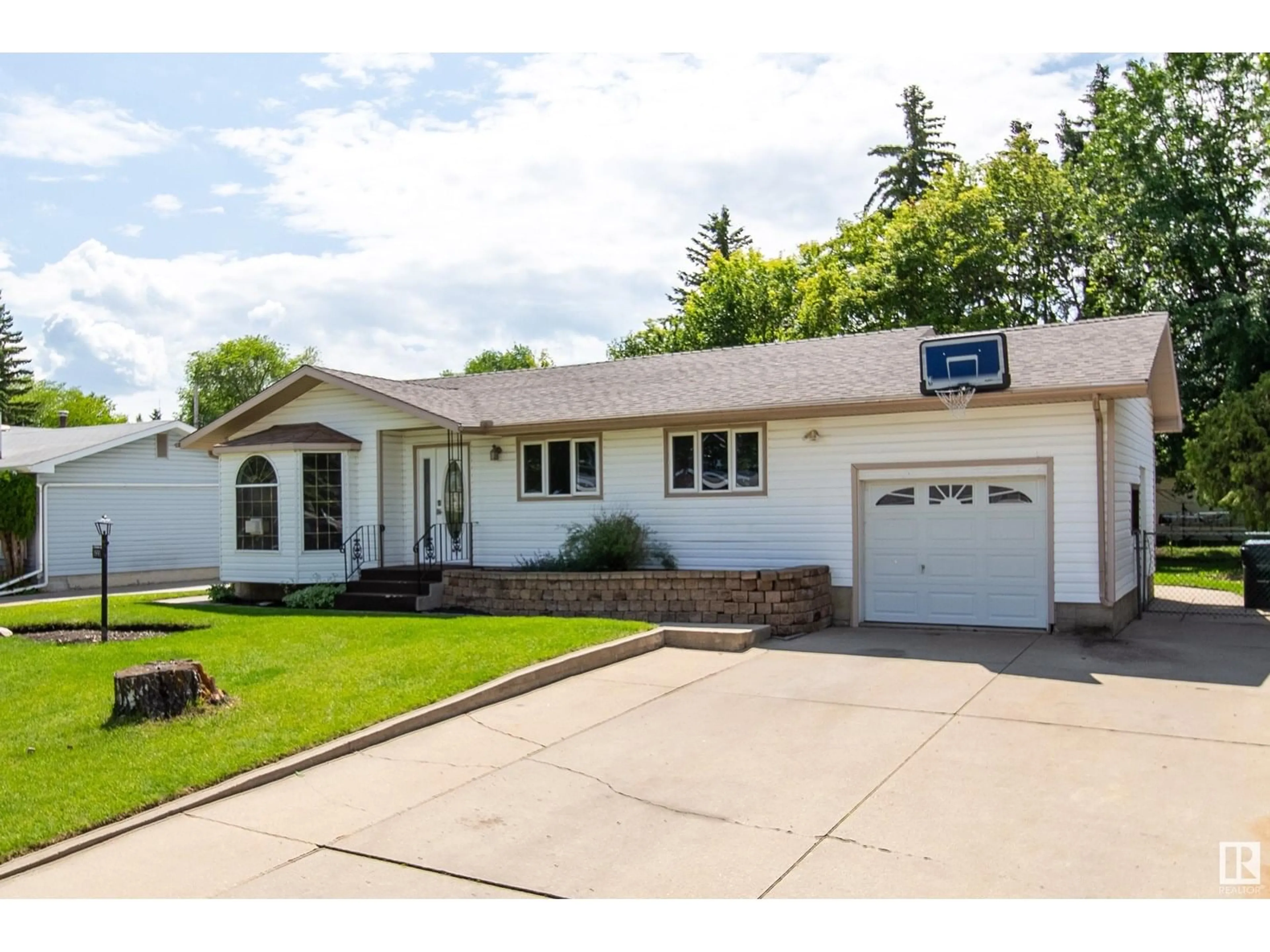 Home with vinyl exterior material, street for 1991 AVONDALE, Sherwood Park Alberta T8A0Y1
