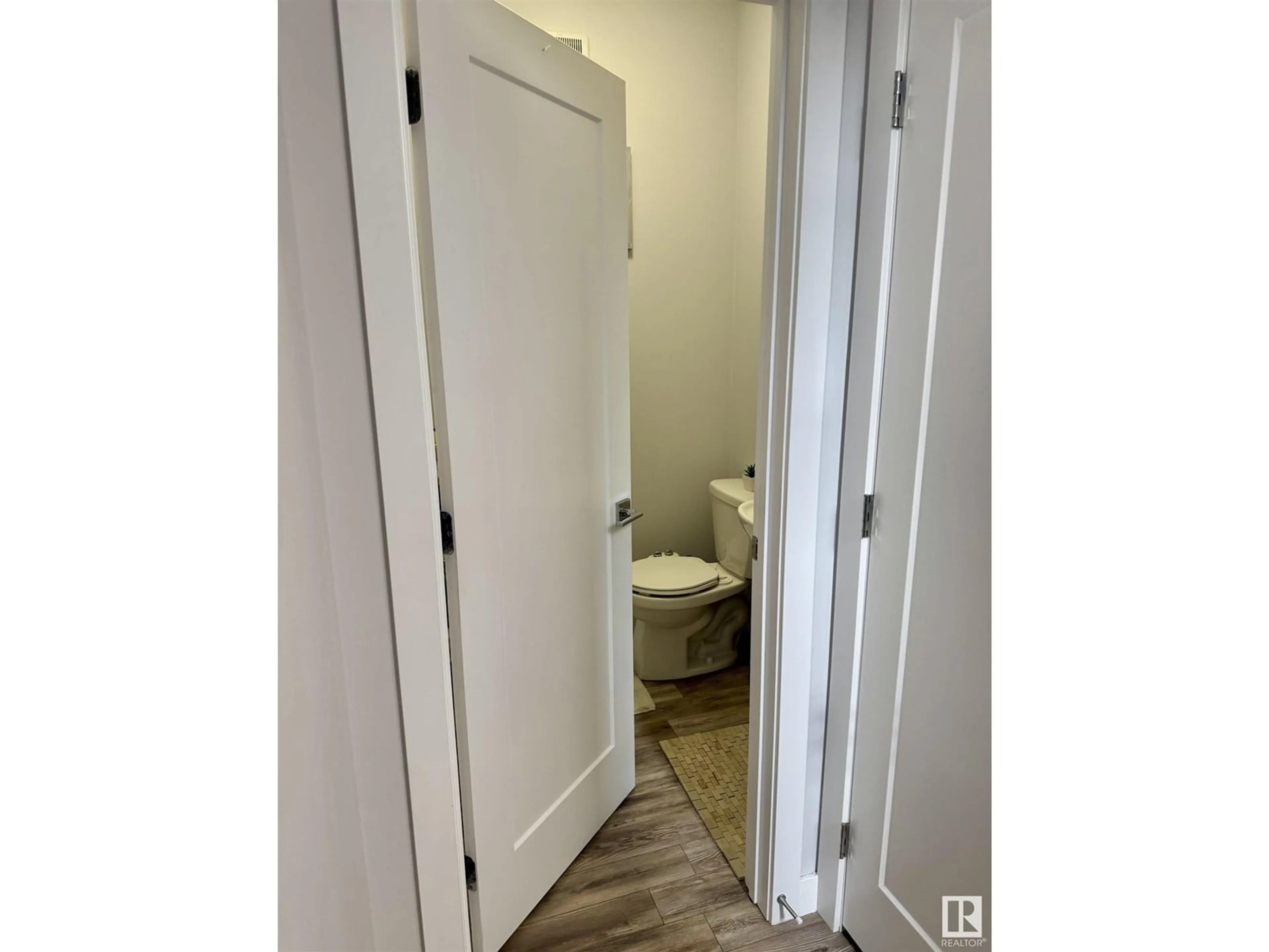 A pic of a room for #8 - 14715 125 ST, Edmonton Alberta T5X0G8