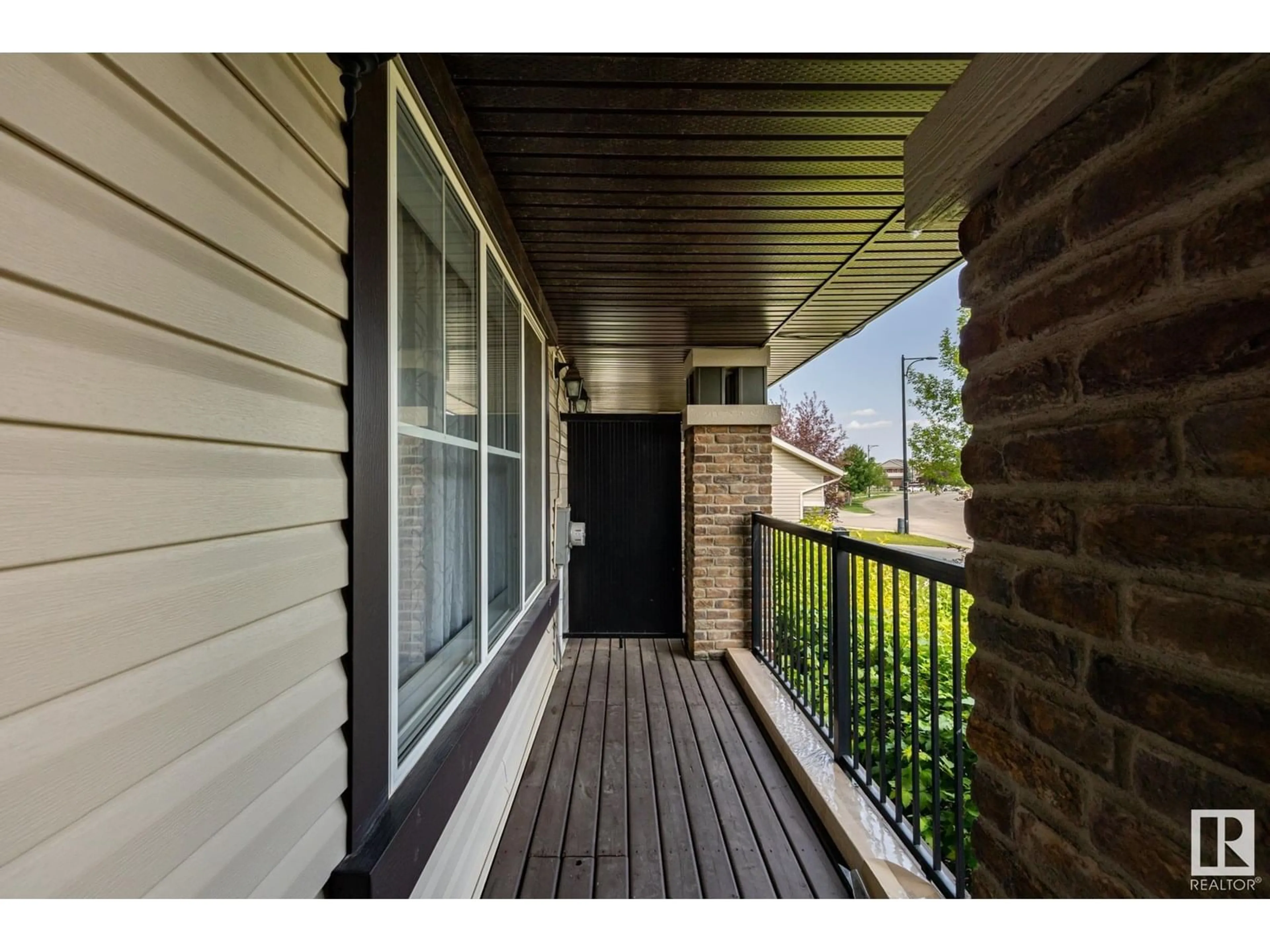 Indoor entryway for 512 CHAPPELLE DR, Edmonton Alberta T6W2B4