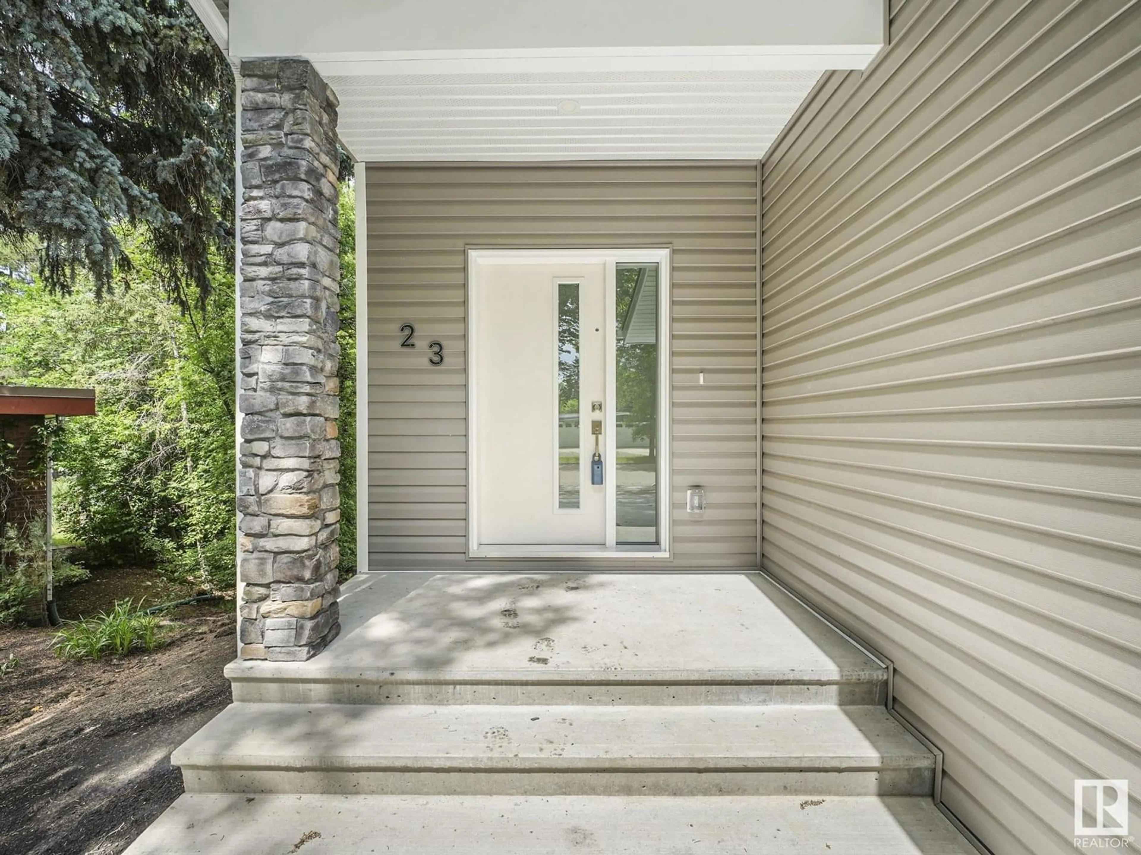 Indoor entryway for 23 SABLE CR, St. Albert Alberta T8N0H3