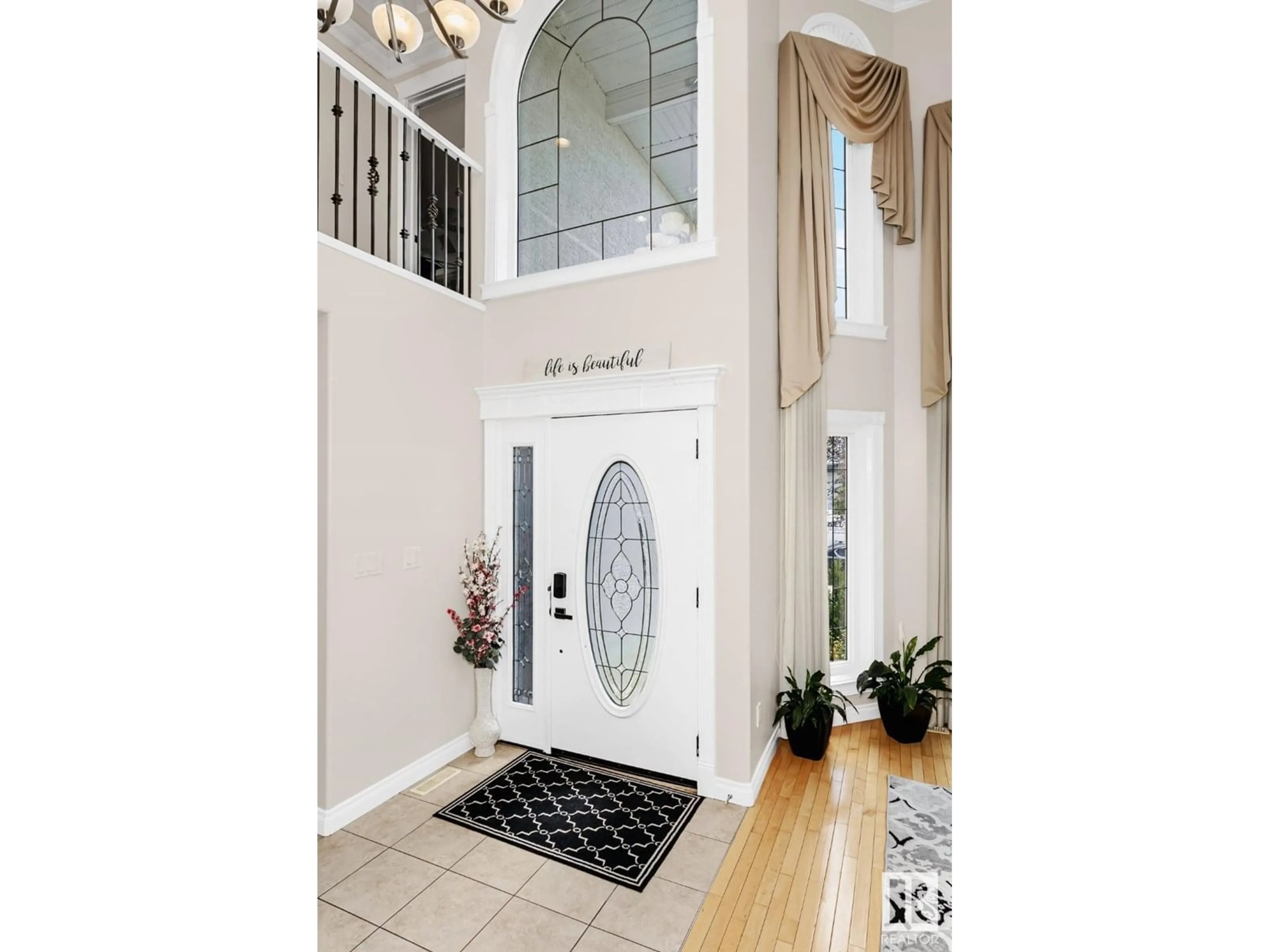 Indoor entryway for SW - 6736 11 AV, Edmonton Alberta T6X1L1